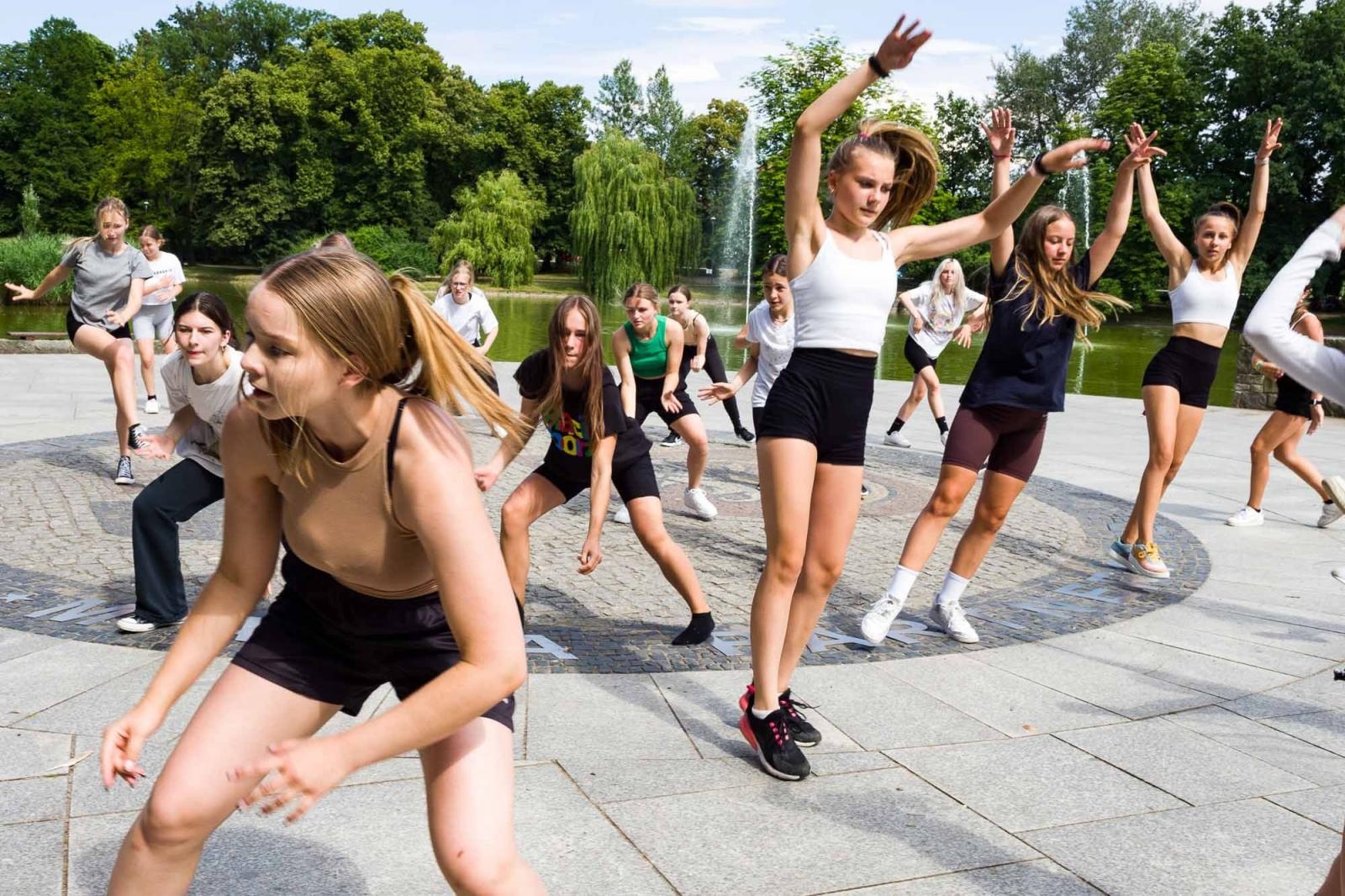 Zdjęcie w galerii na portalu naszraciborz.pl: Kolory życia. Dwudniowe polsko-czeskie warsztaty taneczne w RCK [FOTO] wiadomości z regionu
