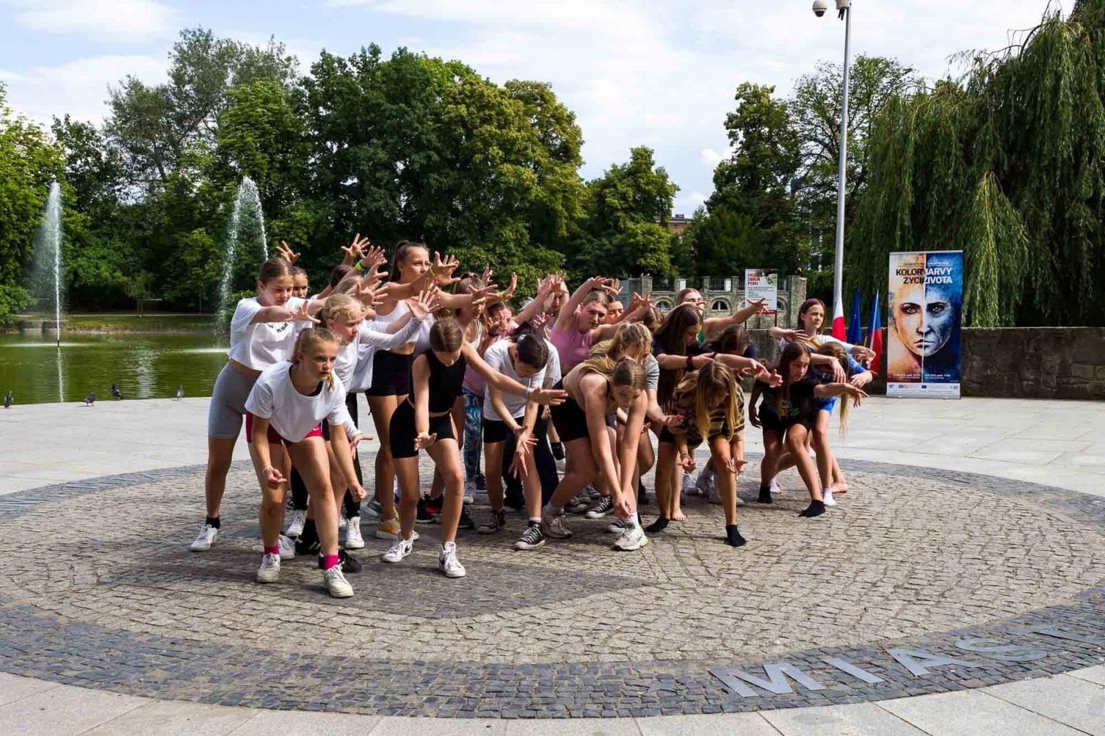 Zdjęcie w galerii na portalu naszraciborz.pl: Kolory życia. Dwudniowe polsko-czeskie warsztaty taneczne w RCK [FOTO] wiadomości z regionu