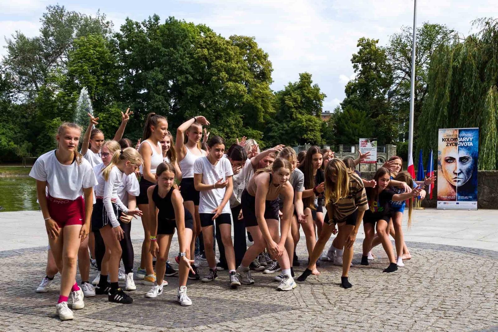Zdjęcie w galerii na portalu naszraciborz.pl: Kolory życia. Dwudniowe polsko-czeskie warsztaty taneczne w RCK [FOTO] wiadomości z regionu