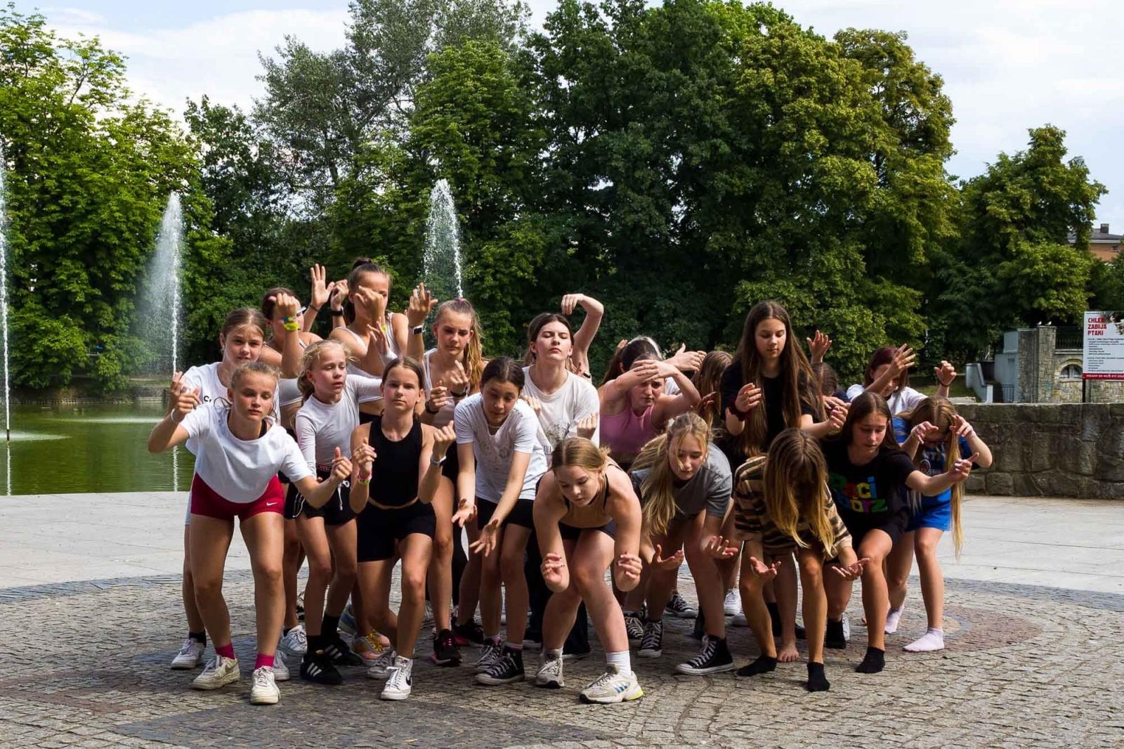 Zdjęcie w galerii na portalu naszraciborz.pl: Kolory życia. Dwudniowe polsko-czeskie warsztaty taneczne w RCK [FOTO] wiadomości z regionu