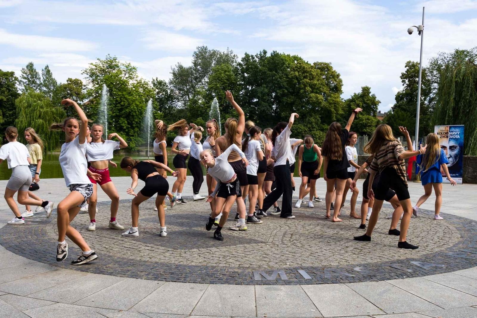 Zdjęcie w galerii na portalu naszraciborz.pl: Kolory życia. Dwudniowe polsko-czeskie warsztaty taneczne w RCK [FOTO] wiadomości z regionu