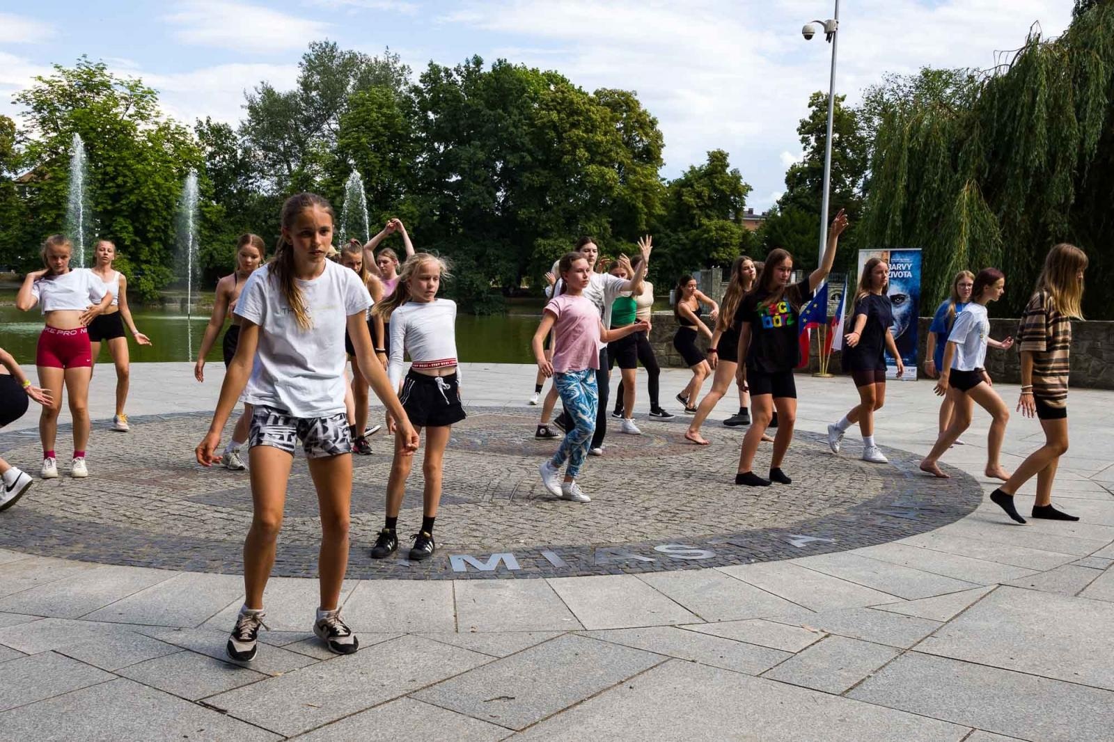 Zdjęcie w galerii na portalu naszraciborz.pl: Kolory życia. Dwudniowe polsko-czeskie warsztaty taneczne w RCK [FOTO] wiadomości z regionu