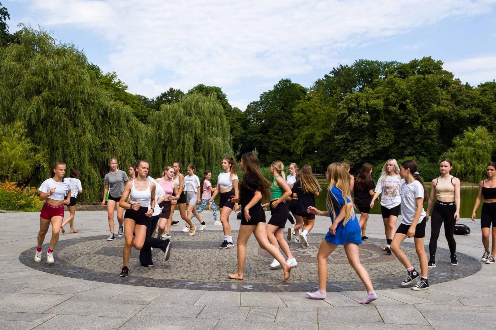 Zdjęcie w galerii na portalu naszraciborz.pl: Kolory życia. Dwudniowe polsko-czeskie warsztaty taneczne w RCK [FOTO] wiadomości z regionu