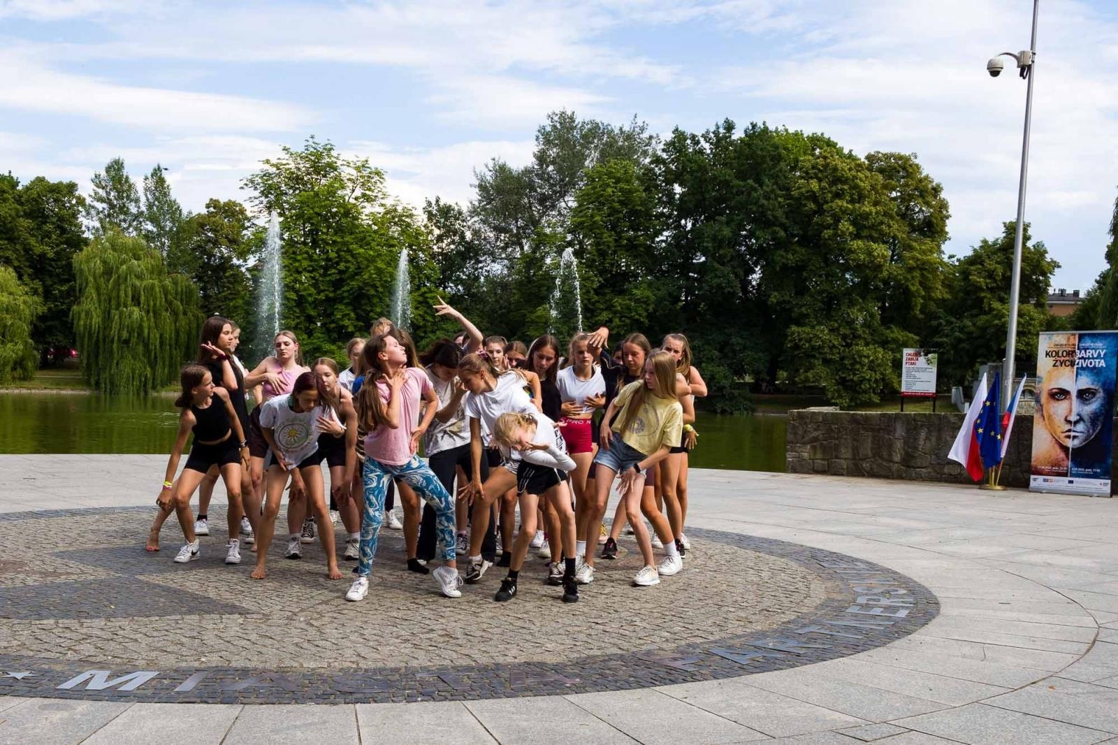 Zdjęcie w galerii na portalu naszraciborz.pl: Kolory życia. Dwudniowe polsko-czeskie warsztaty taneczne w RCK [FOTO] wiadomości z regionu