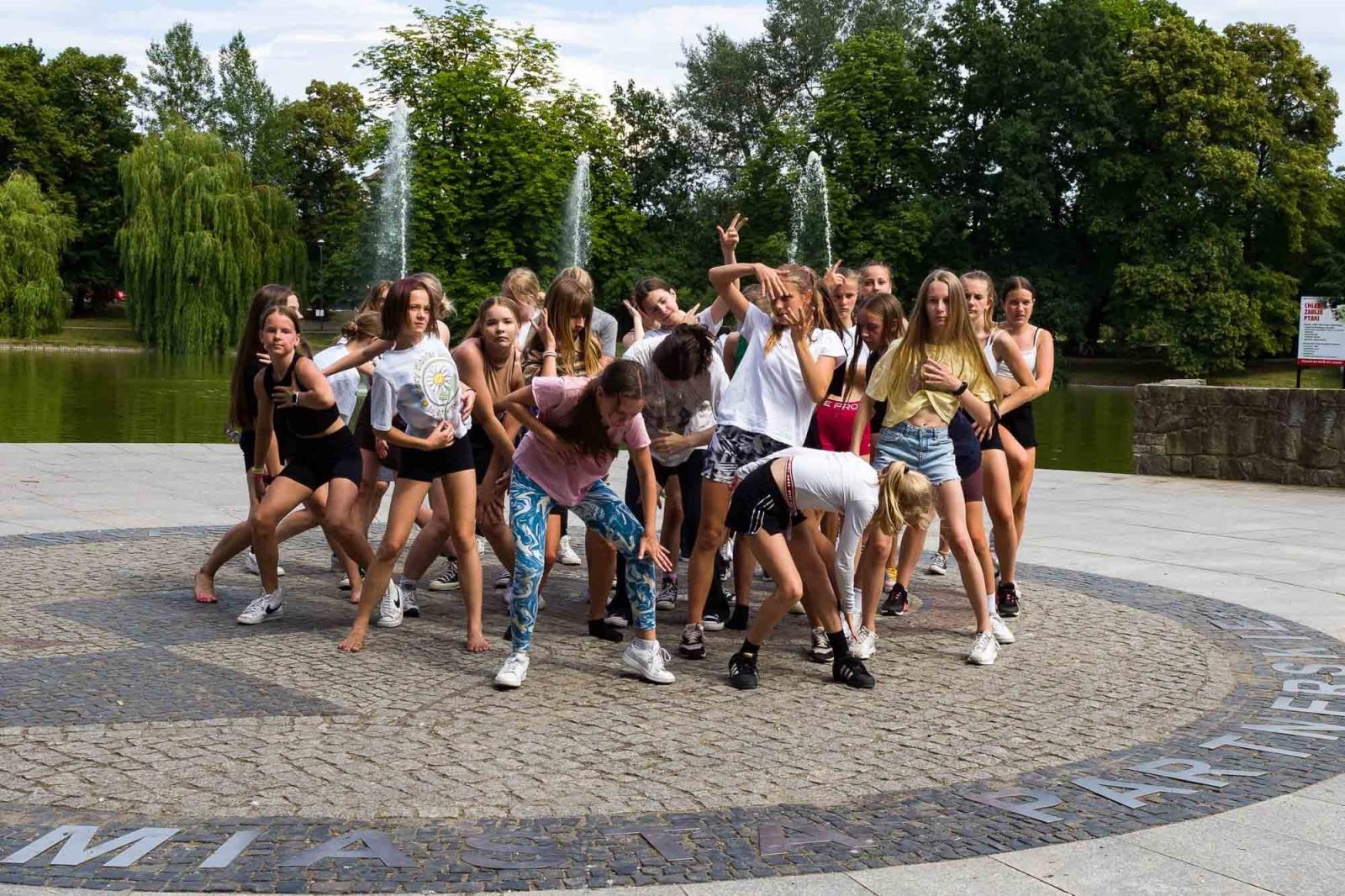 Zdjęcie w galerii na portalu naszraciborz.pl: Kolory życia. Dwudniowe polsko-czeskie warsztaty taneczne w RCK [FOTO] wiadomości z regionu