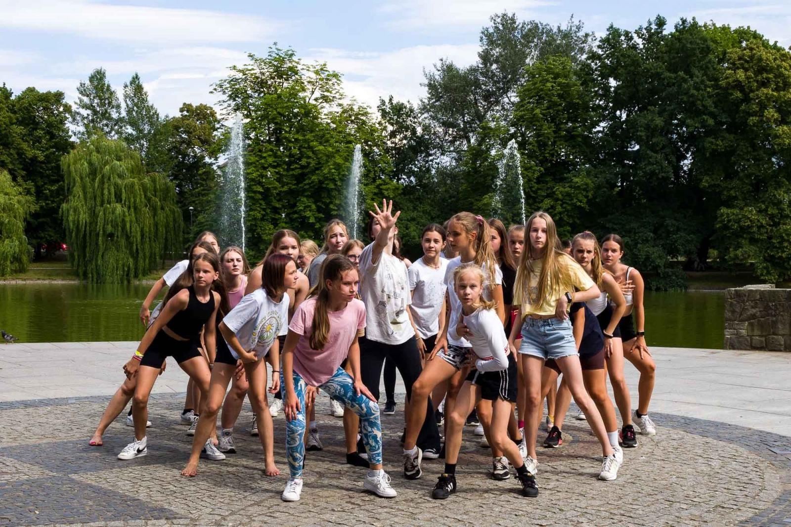 Zdjęcie w galerii na portalu naszraciborz.pl: Kolory życia. Dwudniowe polsko-czeskie warsztaty taneczne w RCK [FOTO] wiadomości z regionu