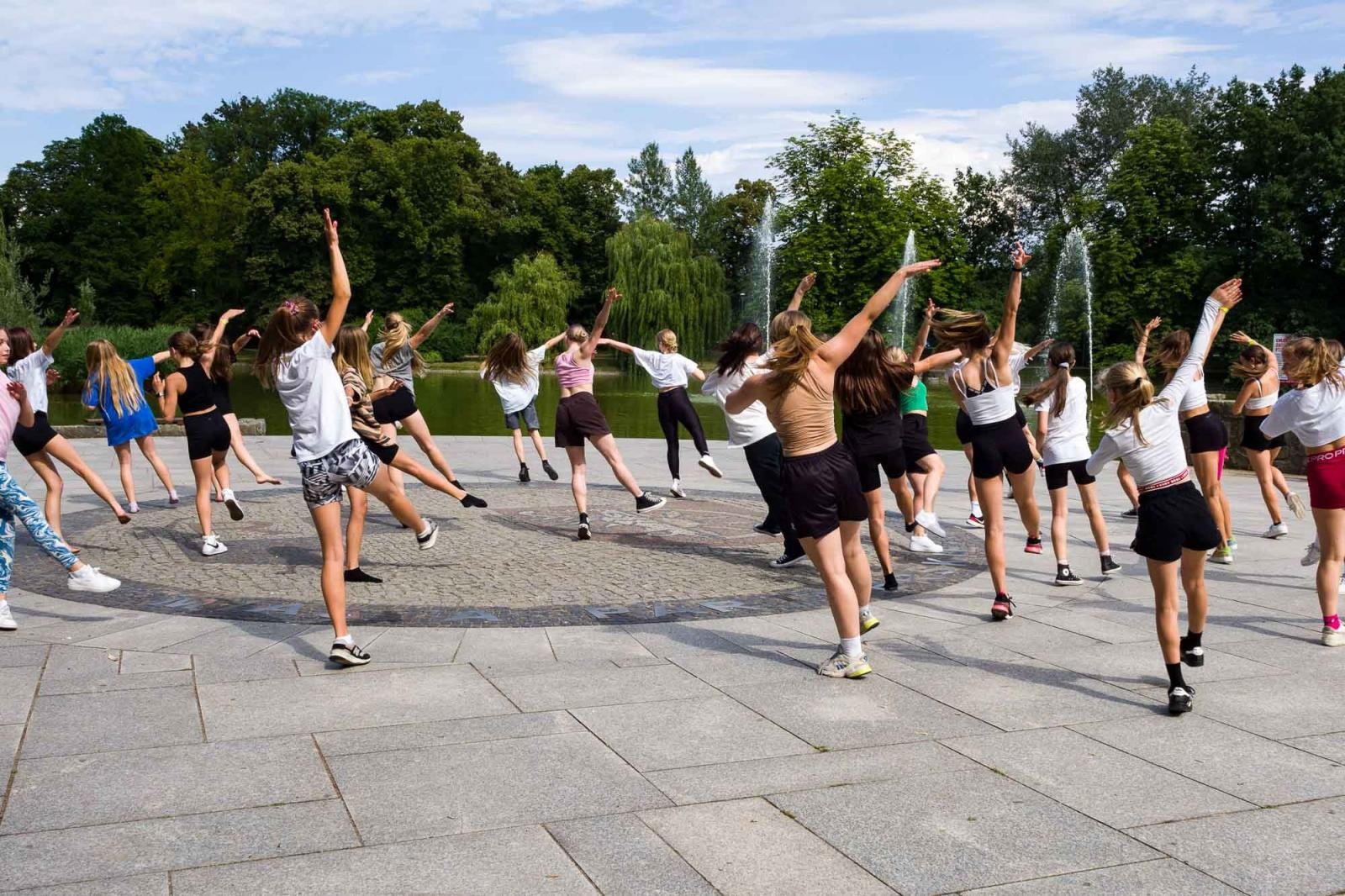 Zdjęcie w galerii na portalu naszraciborz.pl: Kolory życia. Dwudniowe polsko-czeskie warsztaty taneczne w RCK [FOTO] wiadomości z regionu