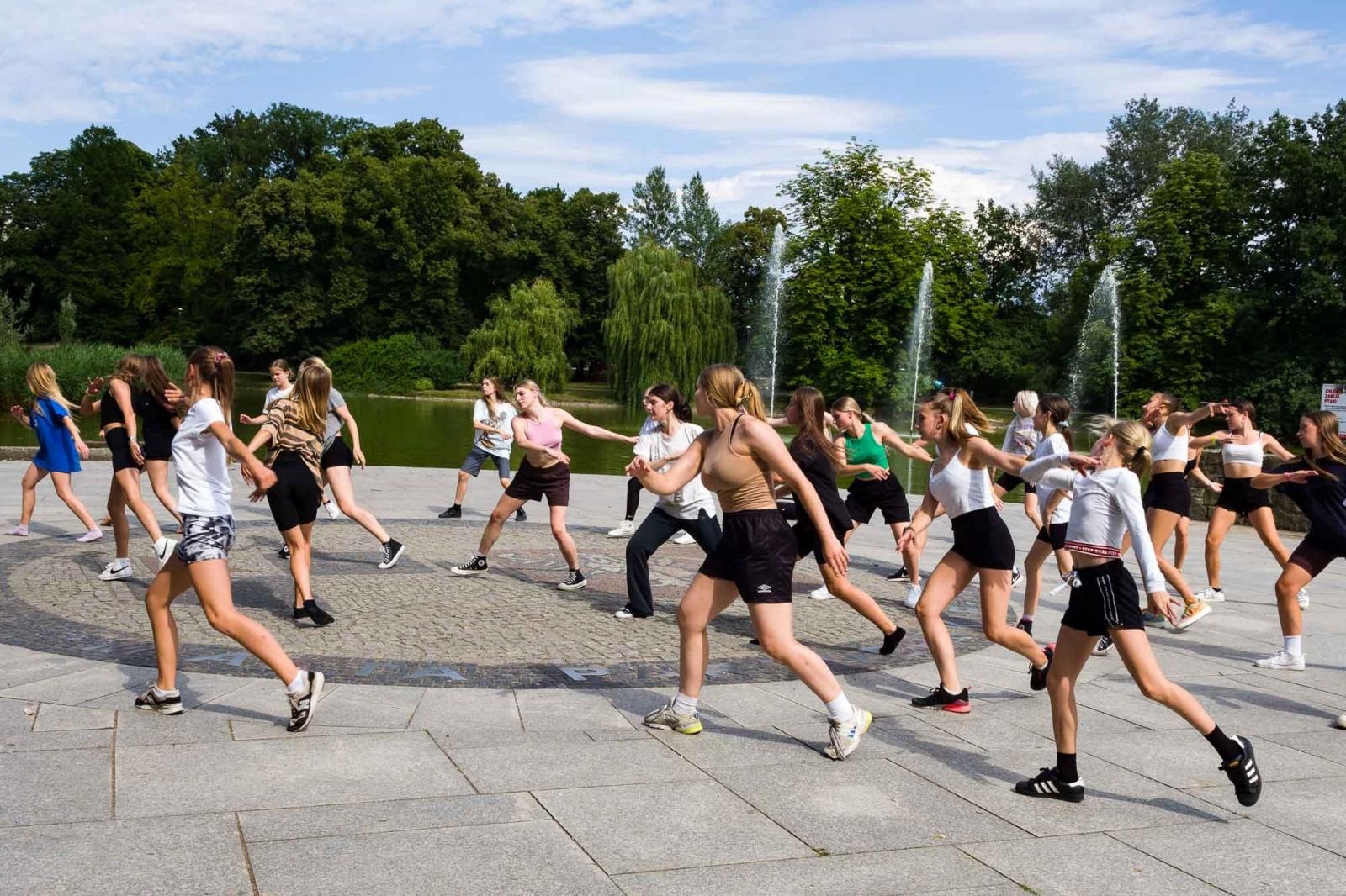 Zdjęcie w galerii na portalu naszraciborz.pl: Kolory życia. Dwudniowe polsko-czeskie warsztaty taneczne w RCK [FOTO] wiadomości z regionu