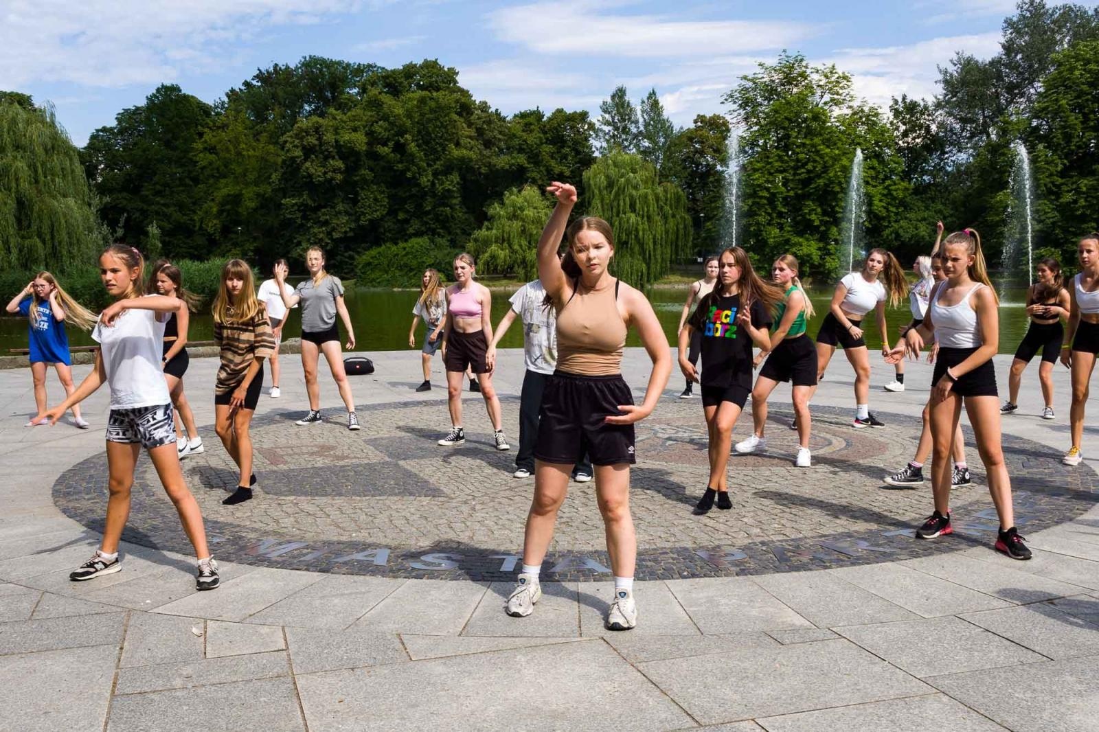Zdjęcie w galerii na portalu naszraciborz.pl: Kolory życia. Dwudniowe polsko-czeskie warsztaty taneczne w RCK [FOTO] wiadomości z regionu