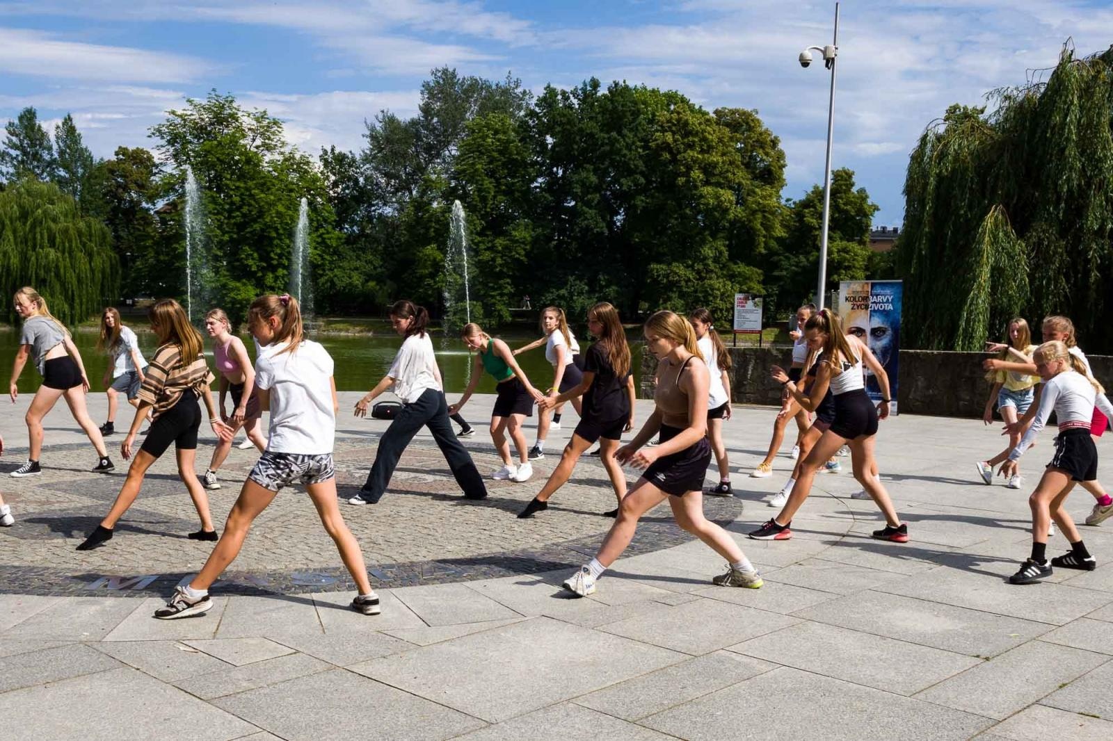 Zdjęcie w galerii na portalu naszraciborz.pl: Kolory życia. Dwudniowe polsko-czeskie warsztaty taneczne w RCK [FOTO] wiadomości z regionu