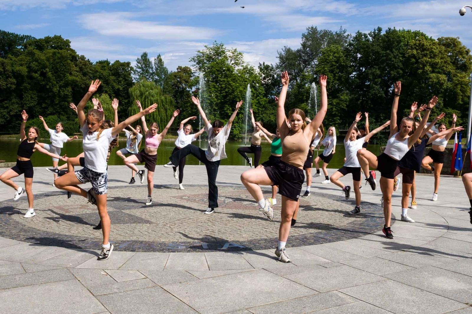 Zdjęcie w galerii na portalu naszraciborz.pl: Kolory życia. Dwudniowe polsko-czeskie warsztaty taneczne w RCK [FOTO] wiadomości z regionu