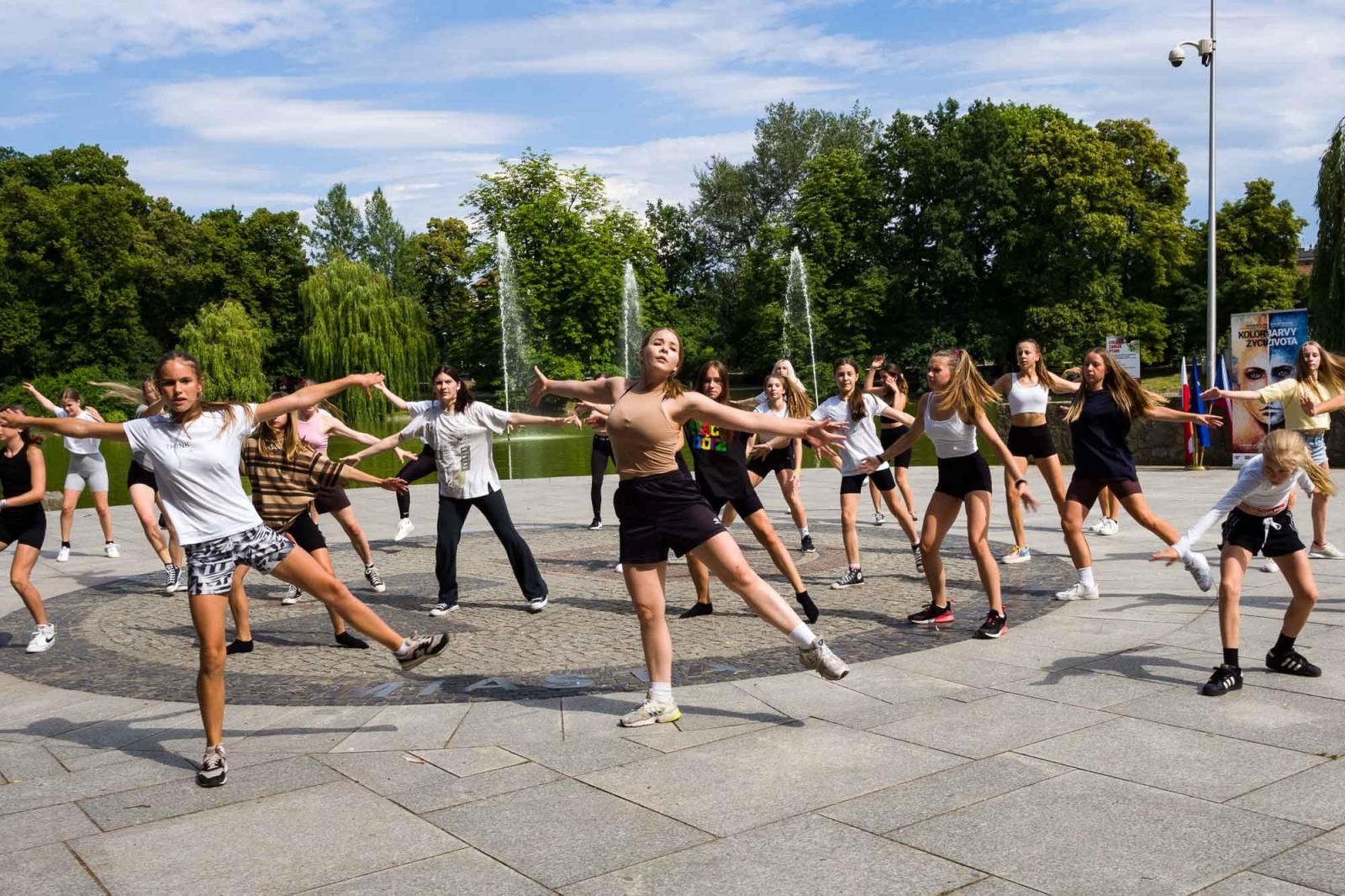 Zdjęcie w galerii na portalu naszraciborz.pl: Kolory życia. Dwudniowe polsko-czeskie warsztaty taneczne w RCK [FOTO] wiadomości z regionu