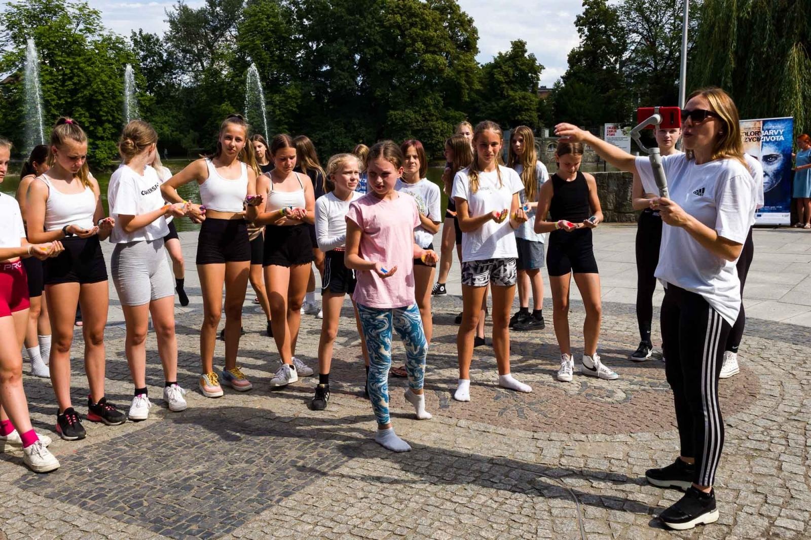 Zdjęcie w galerii na portalu naszraciborz.pl: Kolory życia. Dwudniowe polsko-czeskie warsztaty taneczne w RCK [FOTO] wiadomości z regionu