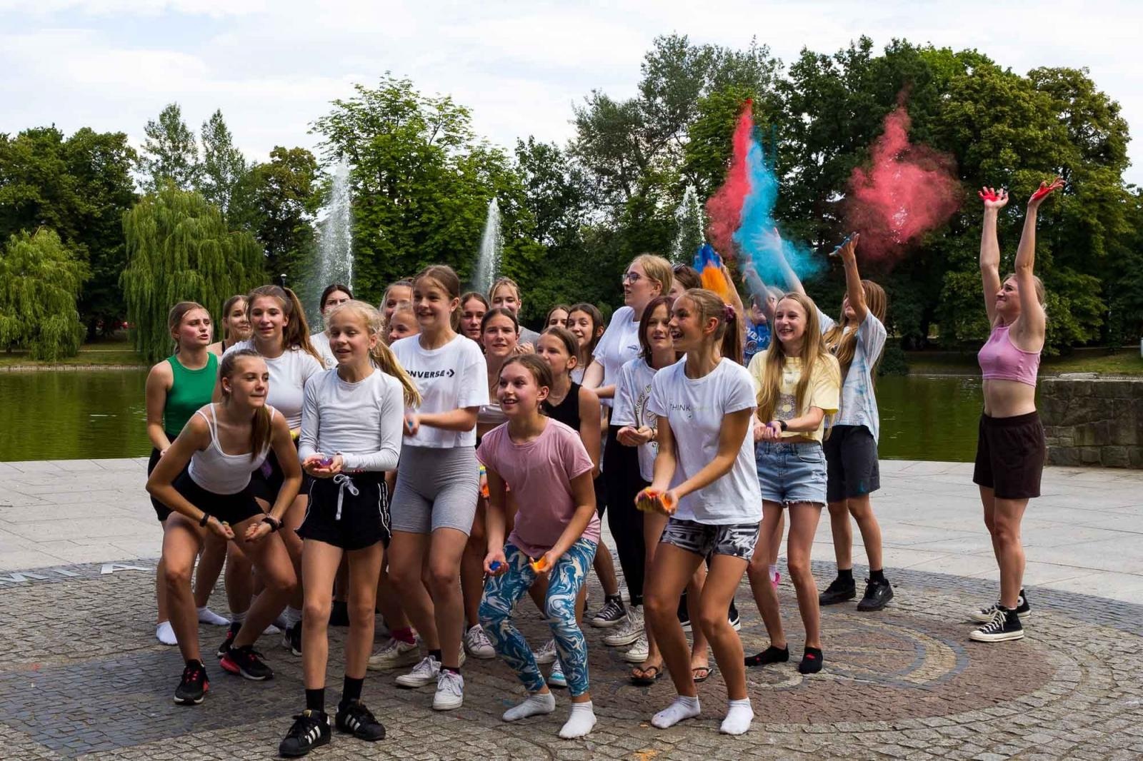 Zdjęcie w galerii na portalu naszraciborz.pl: Kolory życia. Dwudniowe polsko-czeskie warsztaty taneczne w RCK [FOTO] wiadomości z regionu