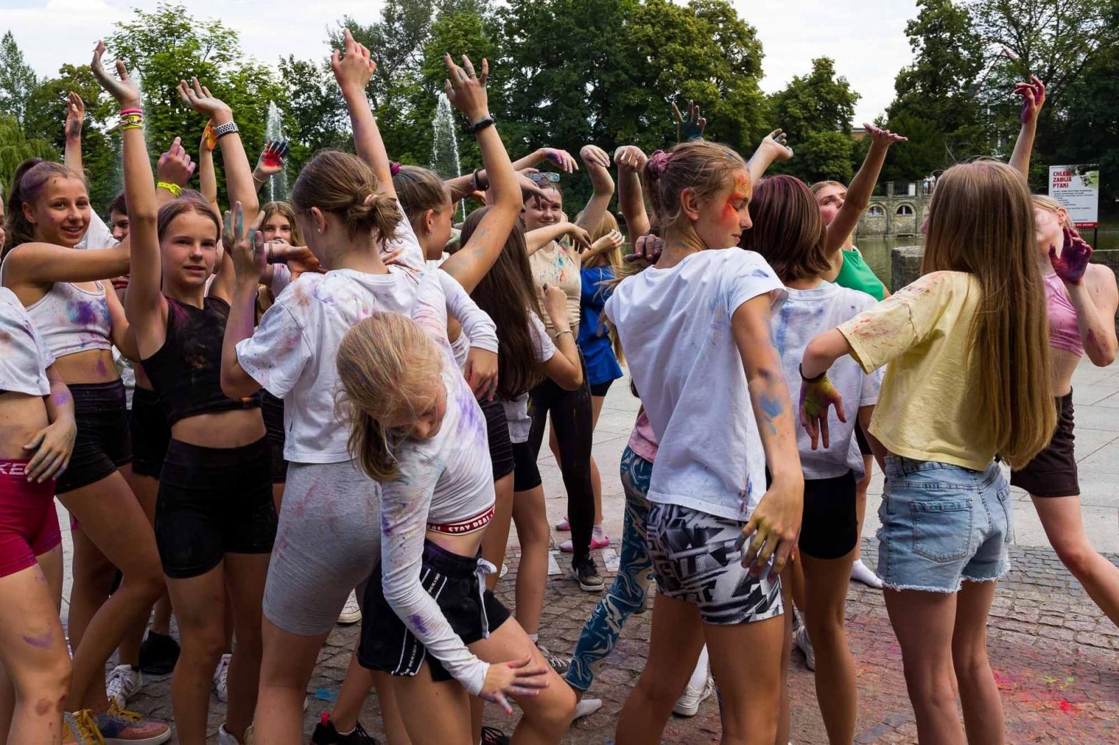 Zdjęcie w galerii na portalu naszraciborz.pl: Kolory życia. Dwudniowe polsko-czeskie warsztaty taneczne w RCK [FOTO] wiadomości z regionu