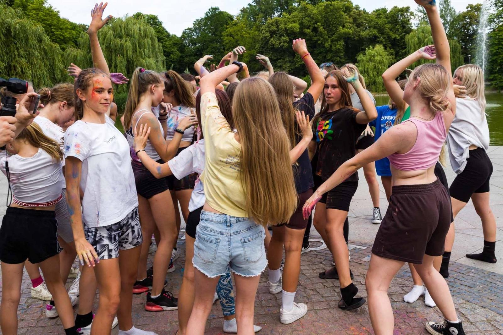 Zdjęcie w galerii na portalu naszraciborz.pl: Kolory życia. Dwudniowe polsko-czeskie warsztaty taneczne w RCK [FOTO] wiadomości z regionu