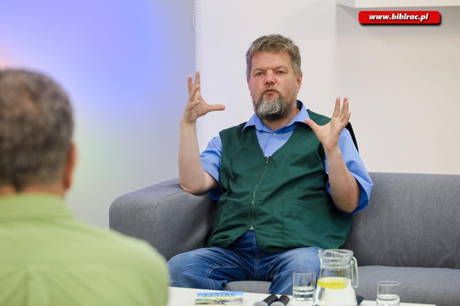 Zdjęcie w galerii na portalu naszraciborz.pl: Jak się skończy wojna w Ukrainie? Serhyj Syniuk i Krzysztof Petek w bibliotece wiadomości z regionu