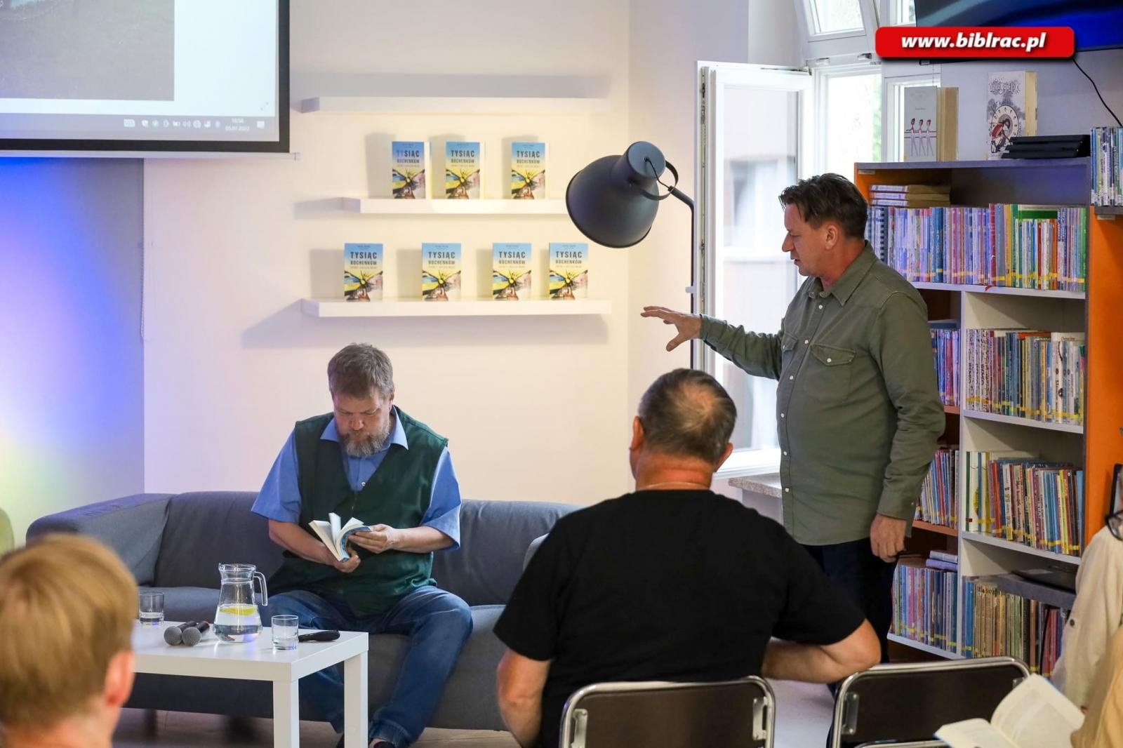 Zdjęcie w galerii na portalu naszraciborz.pl: Jak się skończy wojna w Ukrainie? Serhyj Syniuk i Krzysztof Petek w bibliotece wiadomości z regionu