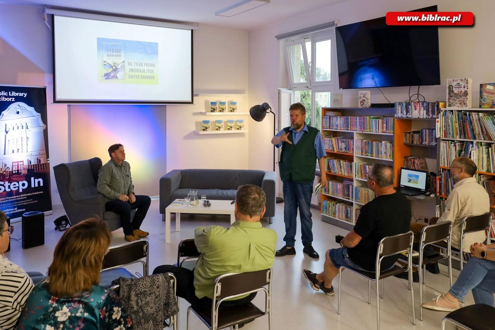 Zdjęcie w galerii na portalu naszraciborz.pl: Jak się skończy wojna w Ukrainie? Serhyj Syniuk i Krzysztof Petek w bibliotece wiadomości z regionu