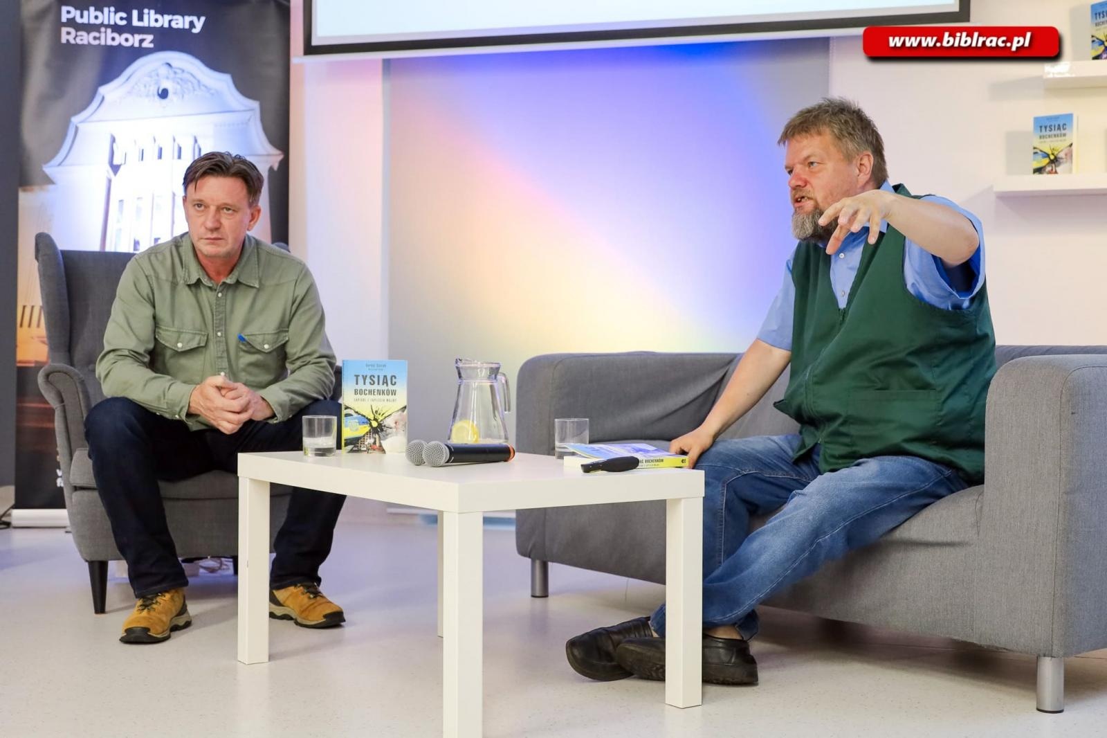 Zdjęcie w galerii na portalu naszraciborz.pl: Jak się skończy wojna w Ukrainie? Serhyj Syniuk i Krzysztof Petek w bibliotece wiadomości z regionu