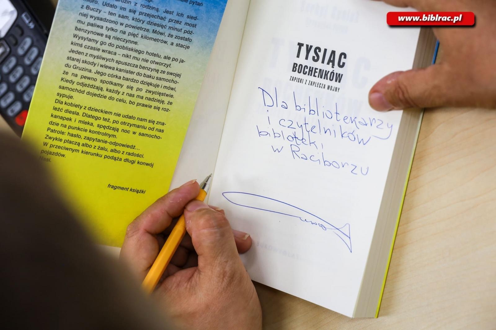 Zdjęcie w galerii na portalu naszraciborz.pl: Jak się skończy wojna w Ukrainie? Serhyj Syniuk i Krzysztof Petek w bibliotece wiadomości z regionu