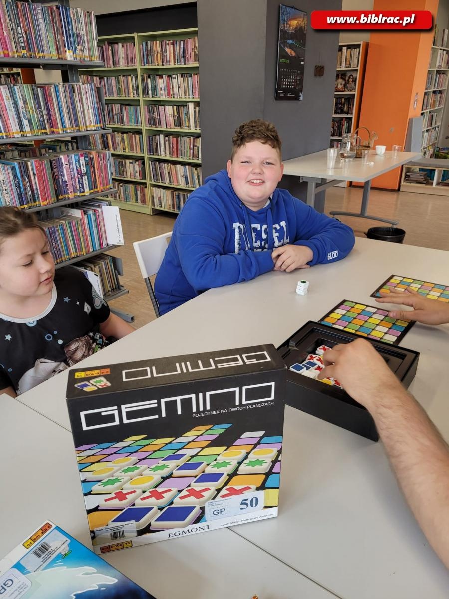 Zdjęcie w galerii na portalu naszraciborz.pl: Biblioteka zaprasza na Planszówkowe Lato w Ósemce wiadomości z regionu