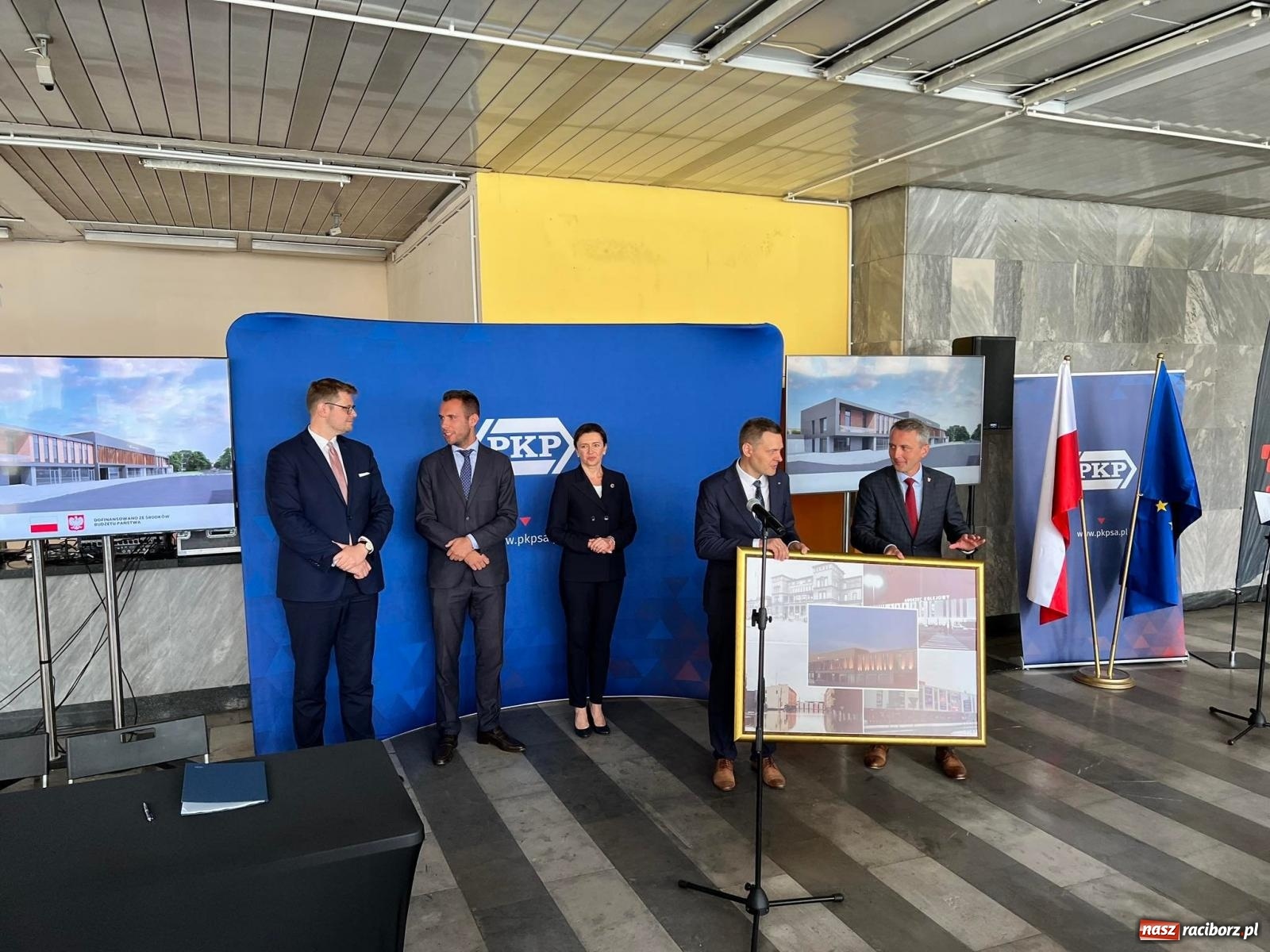 Zdjęcie w galerii na portalu naszraciborz.pl: Podpisano umowę na przebudowę dworca PKP w Raciborzu wiadomości z regionu