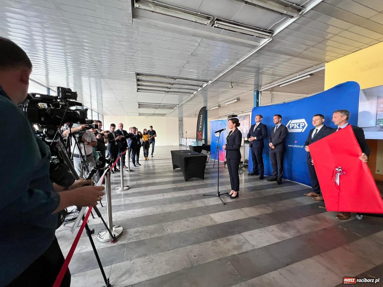 Zdjęcie w galerii na portalu naszraciborz.pl: Podpisano umowę na przebudowę dworca PKP w Raciborzu wiadomości z regionu