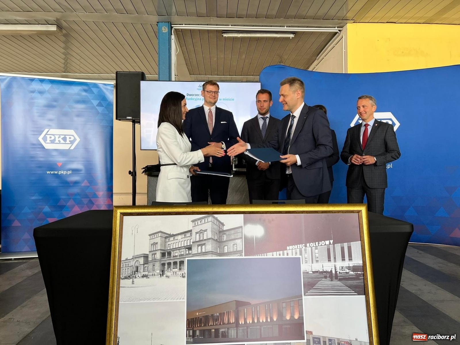 Zdjęcie w galerii na portalu naszraciborz.pl: Podpisano umowę na przebudowę dworca PKP w Raciborzu wiadomości z regionu
