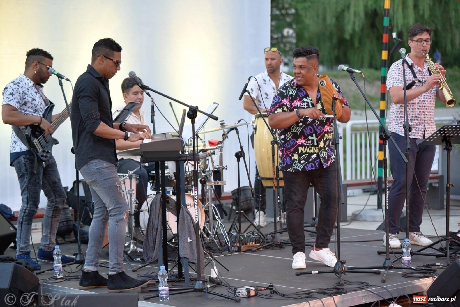 Zdjęcie w galerii na portalu naszraciborz.pl: Kubańskie rytmy rozgrzały raciborskie bulwary [FOTO i WIDEO] wiadomości z regionu