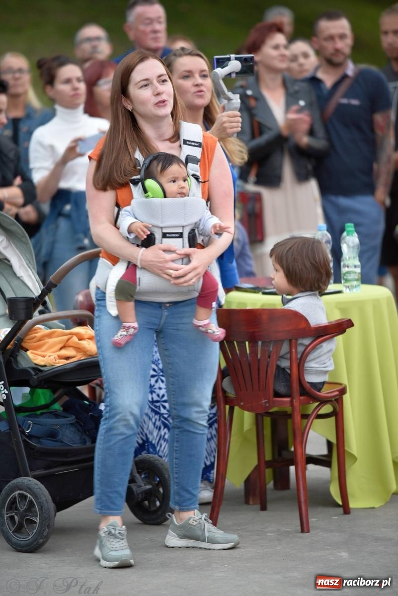 Zdjęcie w galerii na portalu naszraciborz.pl: Kubańskie rytmy rozgrzały raciborskie bulwary [FOTO i WIDEO] wiadomości z regionu