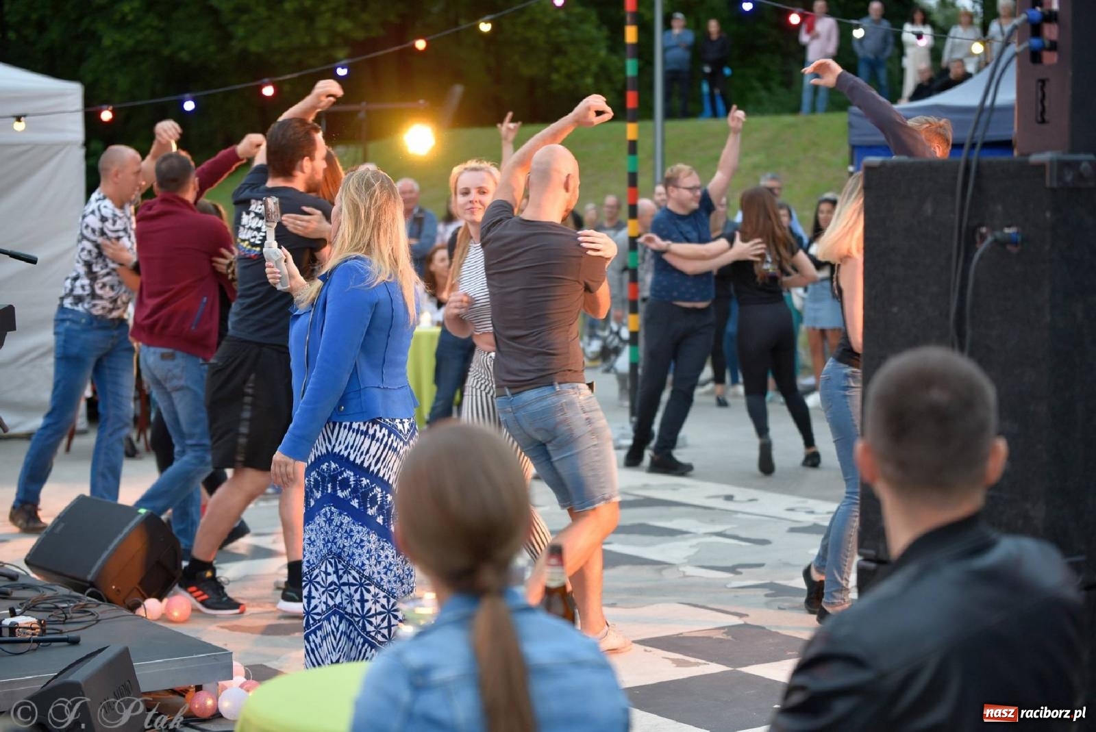 Zdjęcie w galerii na portalu naszraciborz.pl: Kubańskie rytmy rozgrzały raciborskie bulwary [FOTO i WIDEO] wiadomości z regionu