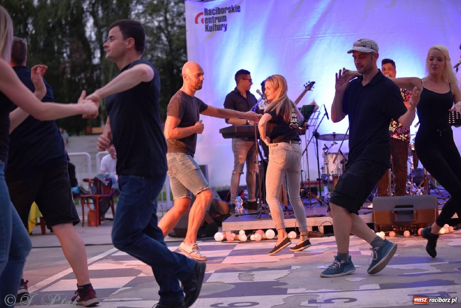 Zdjęcie w galerii na portalu naszraciborz.pl: Kubańskie rytmy rozgrzały raciborskie bulwary [FOTO i WIDEO] wiadomości z regionu