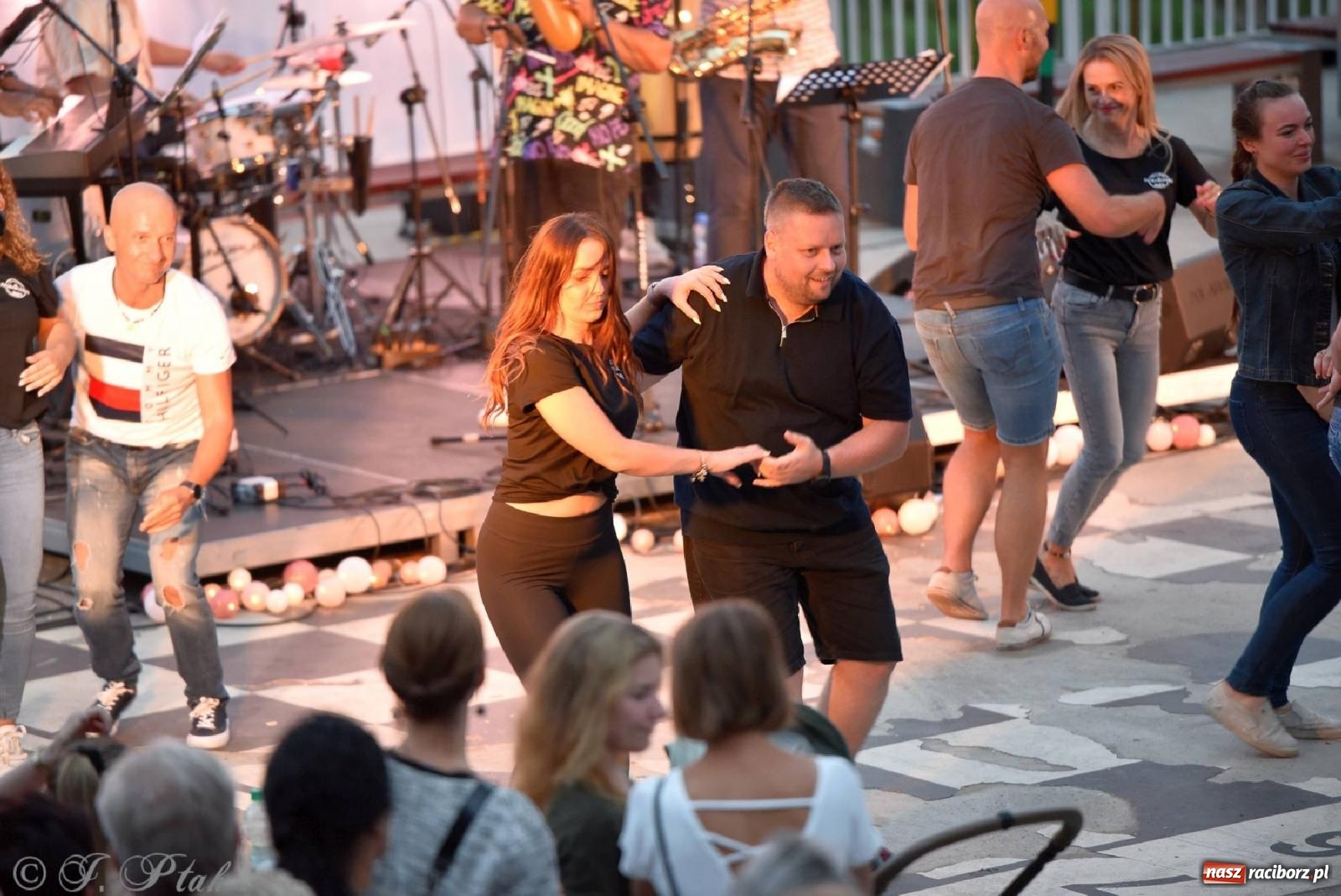 Zdjęcie w galerii na portalu naszraciborz.pl: Kubańskie rytmy rozgrzały raciborskie bulwary [FOTO i WIDEO] wiadomości z regionu