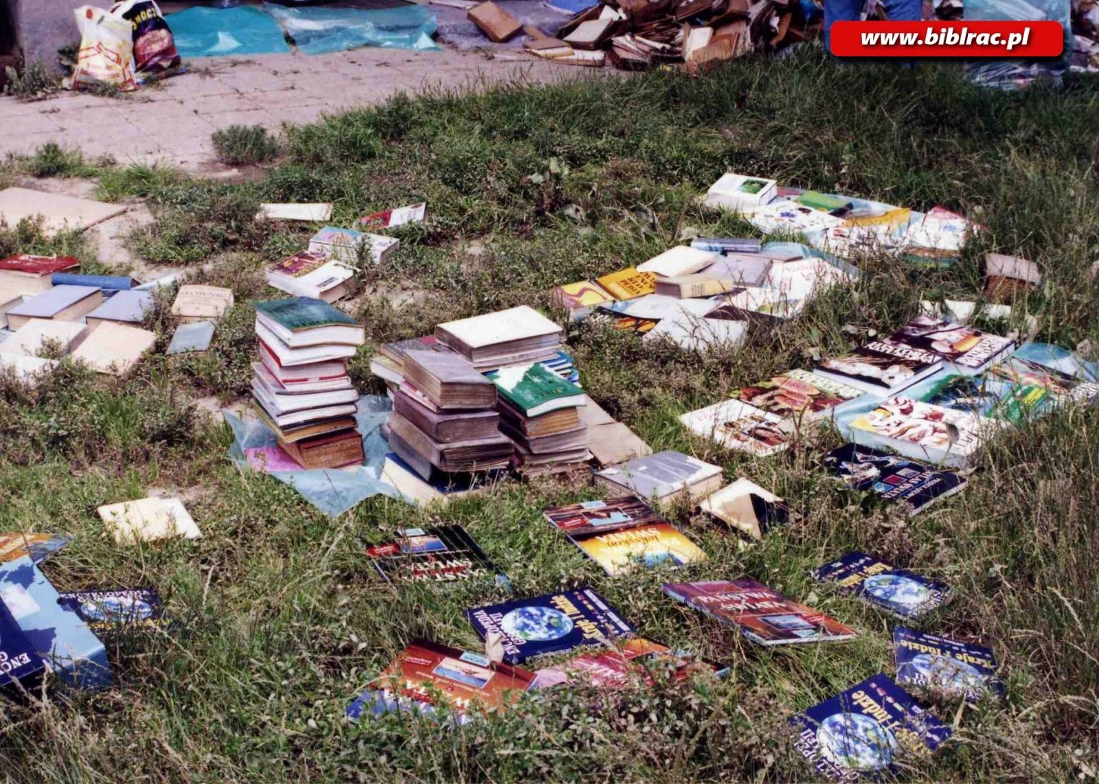 Zdjęcie w galerii na portalu naszraciborz.pl: 25 lat temu powódź zniszczyła tysiące książek i dwie raciborskie biblioteki wiadomości z regionu