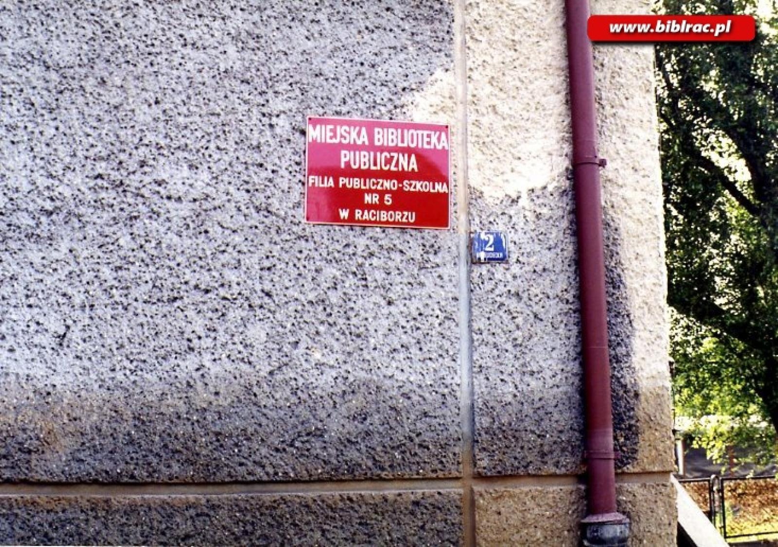 Zdjęcie w galerii na portalu naszraciborz.pl: 25 lat temu powódź zniszczyła tysiące książek i dwie raciborskie biblioteki wiadomości z regionu