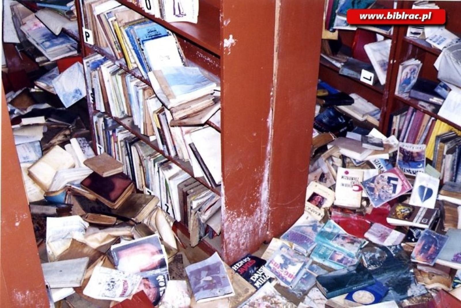 Zdjęcie w galerii na portalu naszraciborz.pl: 25 lat temu powódź zniszczyła tysiące książek i dwie raciborskie biblioteki wiadomości z regionu