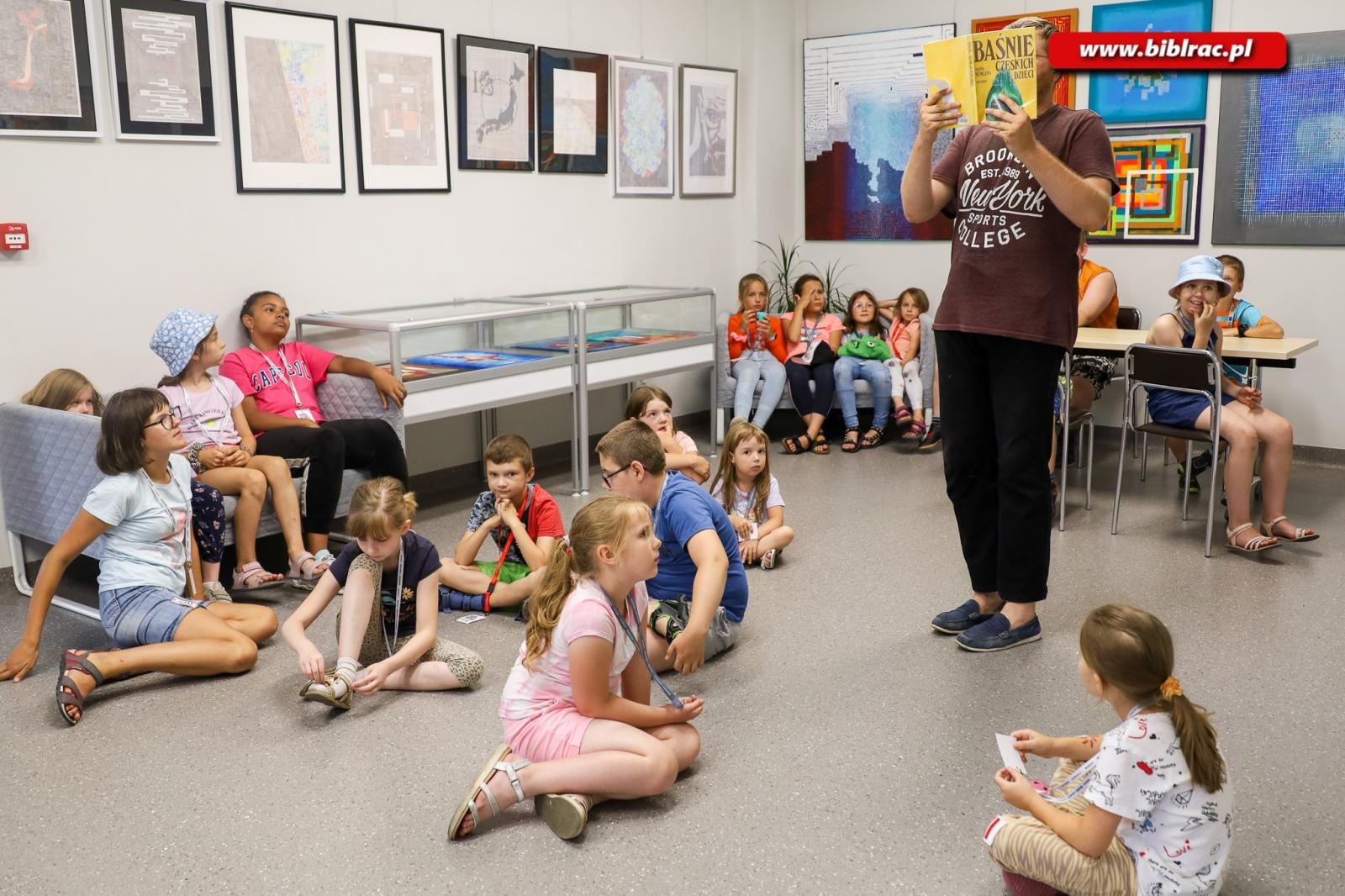 Zdjęcie w galerii na portalu naszraciborz.pl: Z Krecikiem i Aztekami podczas 2 tygodnia Baśniowego Lata z Biblioteką wiadomości z regionu