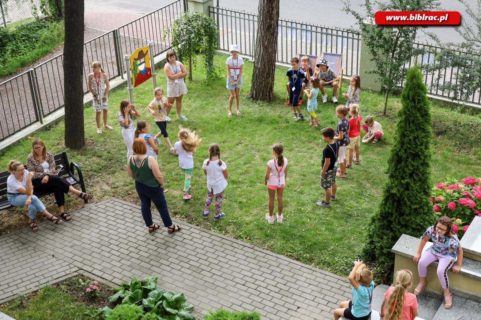 Zdjęcie w galerii na portalu naszraciborz.pl: Z Krecikiem i Aztekami podczas 2 tygodnia Baśniowego Lata z Biblioteką wiadomości z regionu
