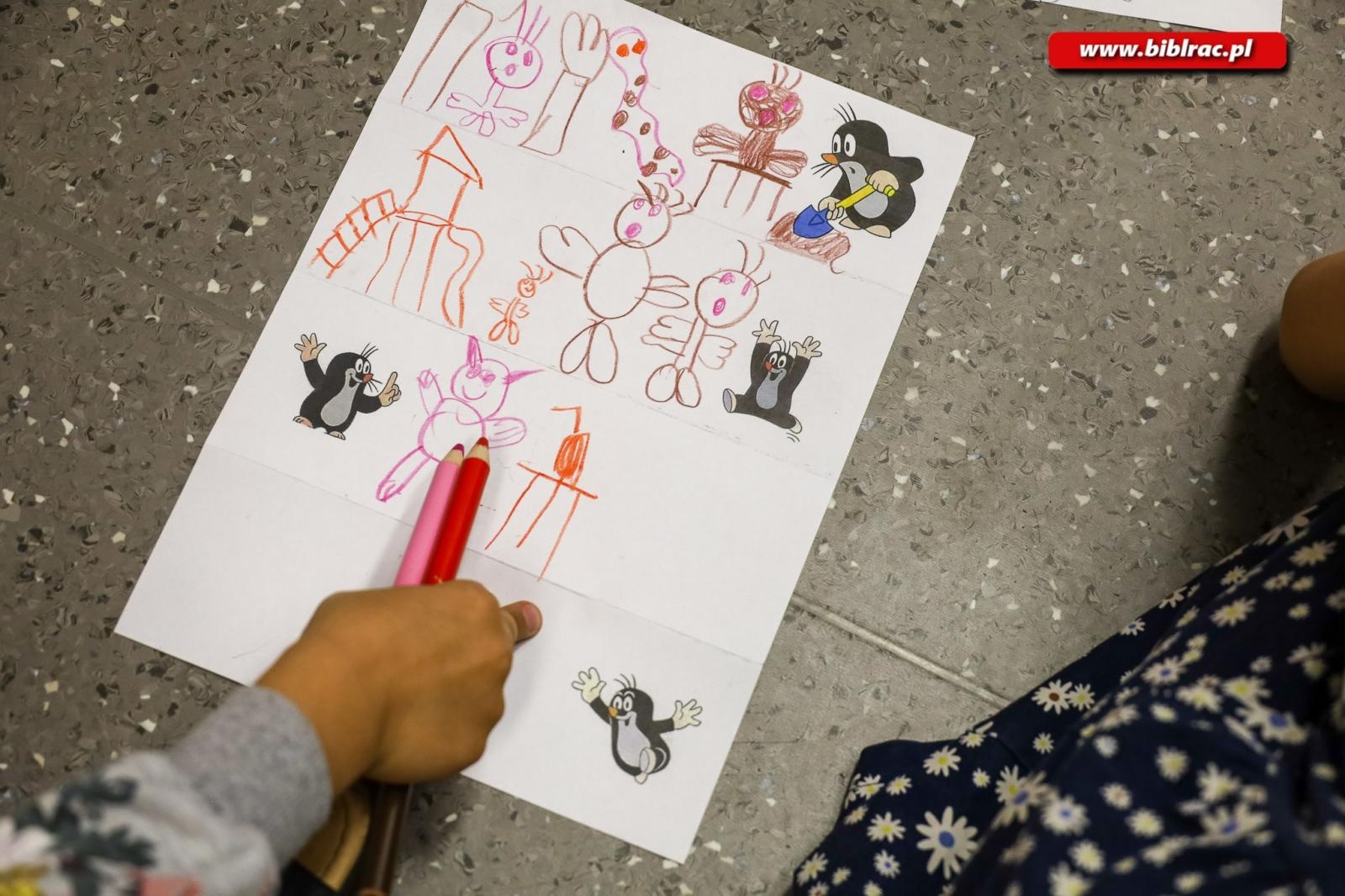 Zdjęcie w galerii na portalu naszraciborz.pl: Z Krecikiem i Aztekami podczas 2 tygodnia Baśniowego Lata z Biblioteką wiadomości z regionu