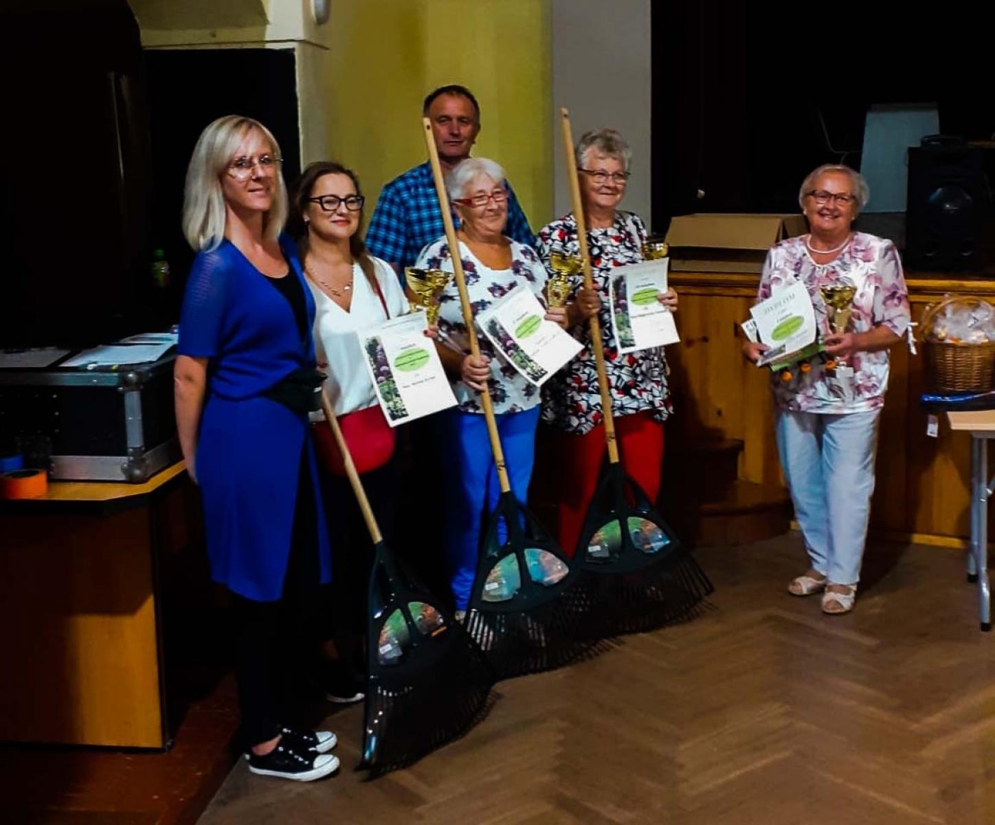 Zdjęcie w galerii na portalu naszraciborz.pl: W Krzanowicach odbyła się KAPSLOMANIA. Nagrodzono najładniejsze ogródki wiadomości z regionu