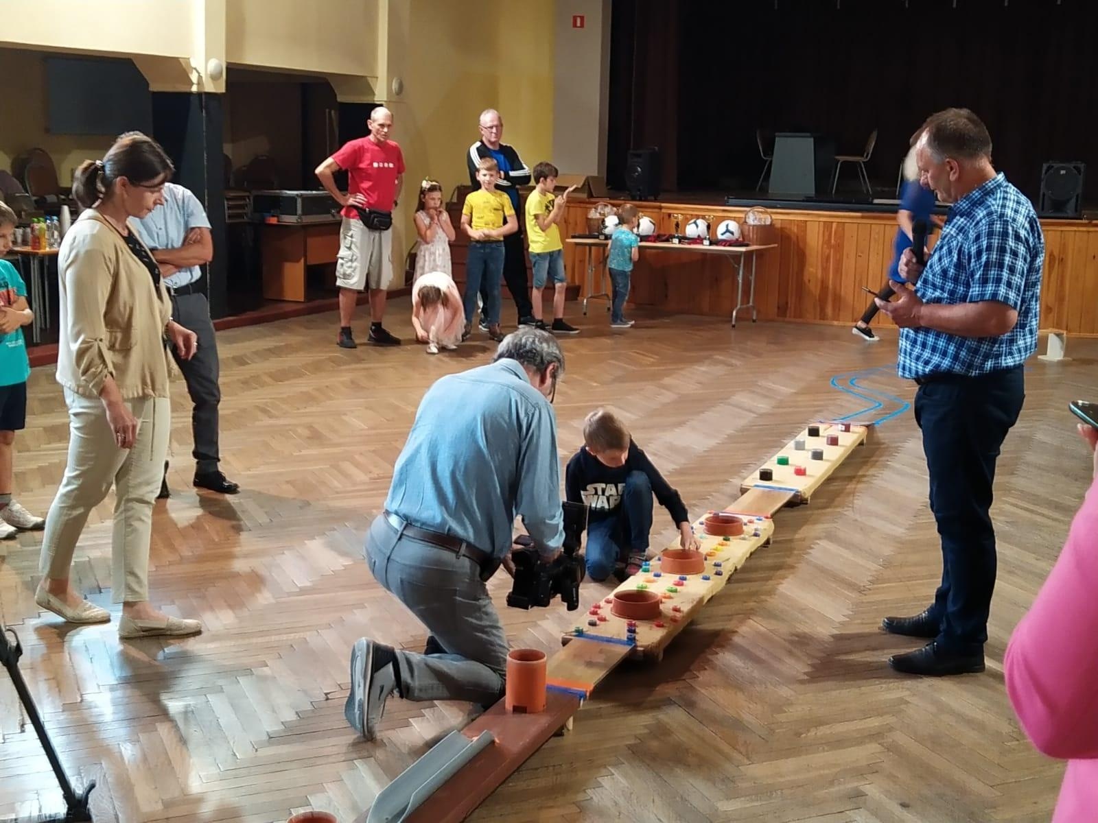 Zdjęcie w galerii na portalu naszraciborz.pl: W Krzanowicach odbyła się KAPSLOMANIA. Nagrodzono najładniejsze ogródki wiadomości z regionu