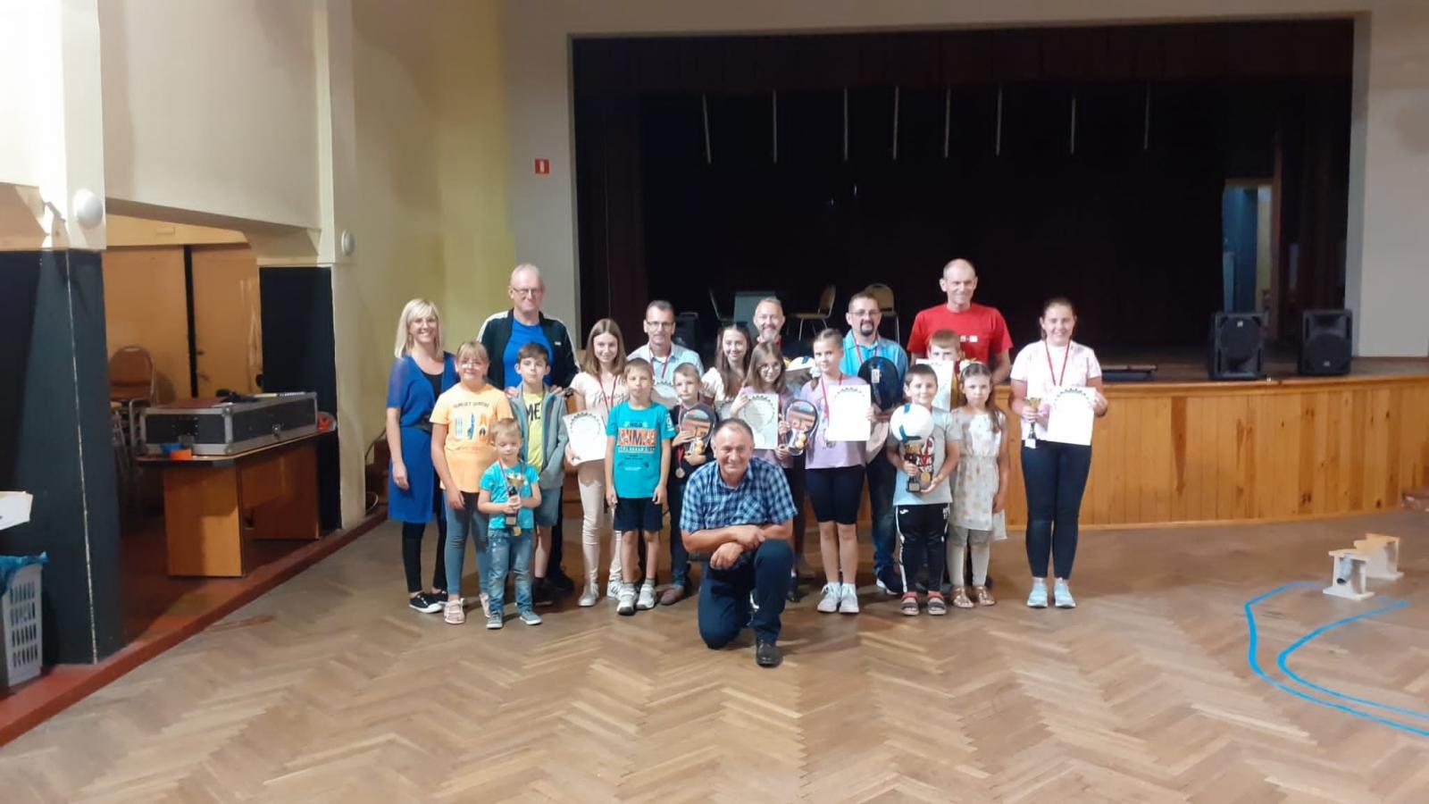 Zdjęcie w galerii na portalu naszraciborz.pl: W Krzanowicach odbyła się KAPSLOMANIA. Nagrodzono najładniejsze ogródki wiadomości z regionu