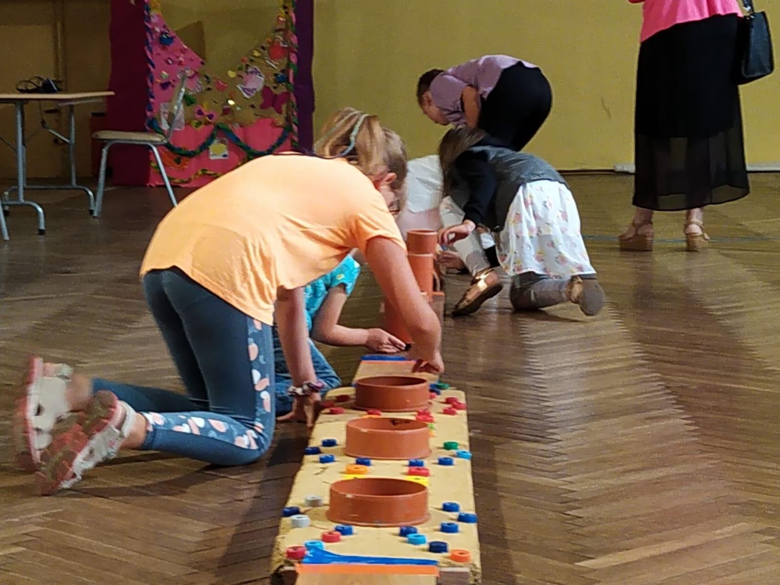 Zdjęcie w galerii na portalu naszraciborz.pl: W Krzanowicach odbyła się KAPSLOMANIA. Nagrodzono najładniejsze ogródki wiadomości z regionu