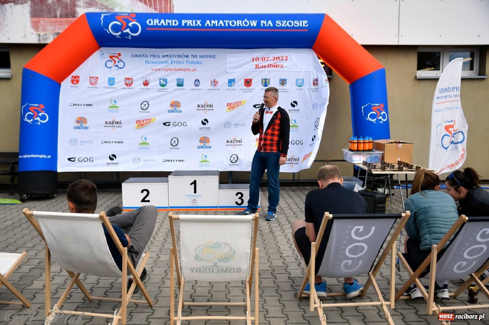 Zdjęcie w galerii na portalu naszraciborz.pl: Grand Prix Amatorów na Szosie - dekoracja po wyścigach w Raciborzu wiadomości z regionu