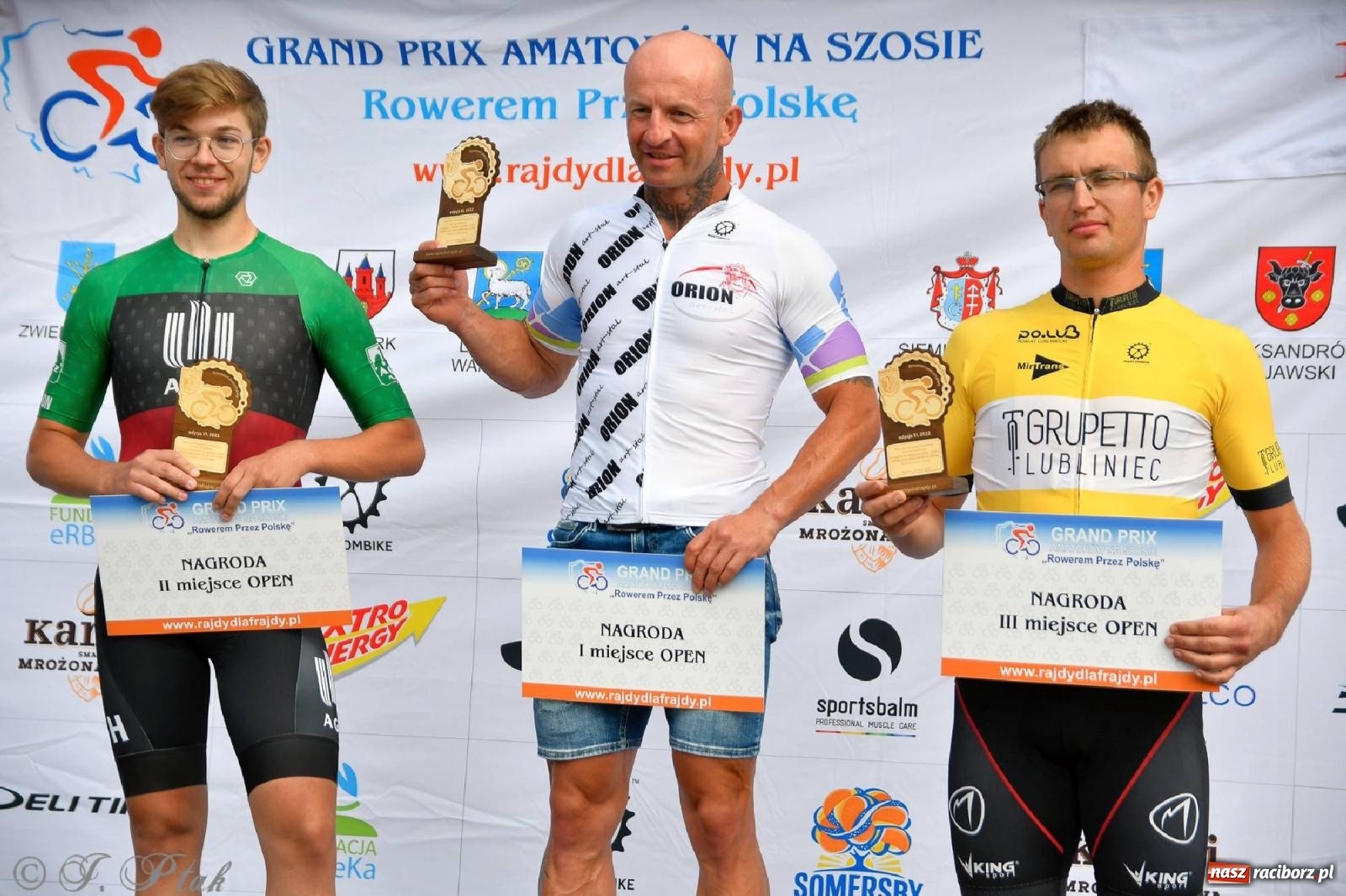 Zdjęcie w galerii na portalu naszraciborz.pl: Grand Prix Amatorów na Szosie - dekoracja po wyścigach w Raciborzu wiadomości z regionu
