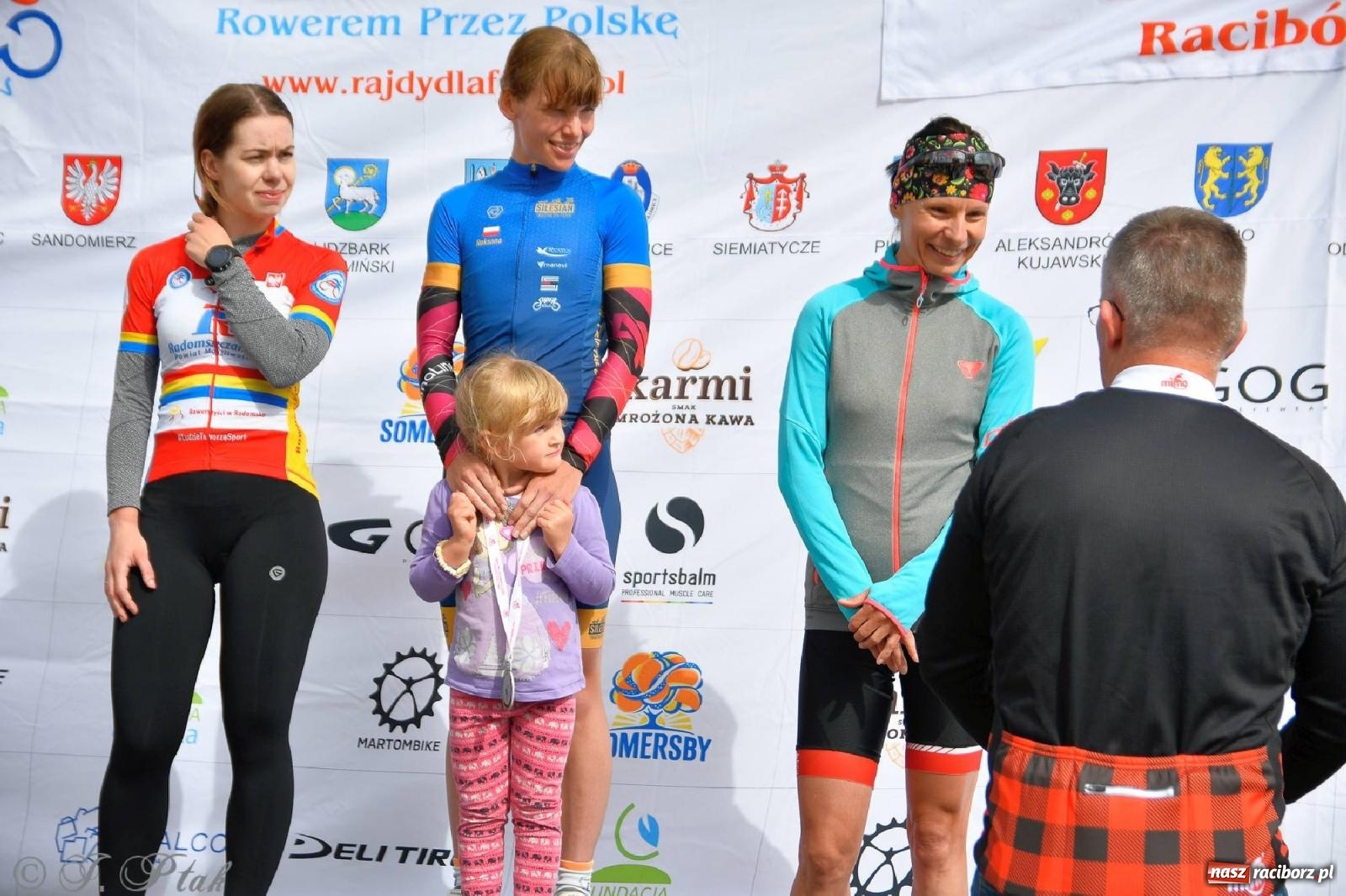 Zdjęcie w galerii na portalu naszraciborz.pl: Grand Prix Amatorów na Szosie - dekoracja po wyścigach w Raciborzu wiadomości z regionu