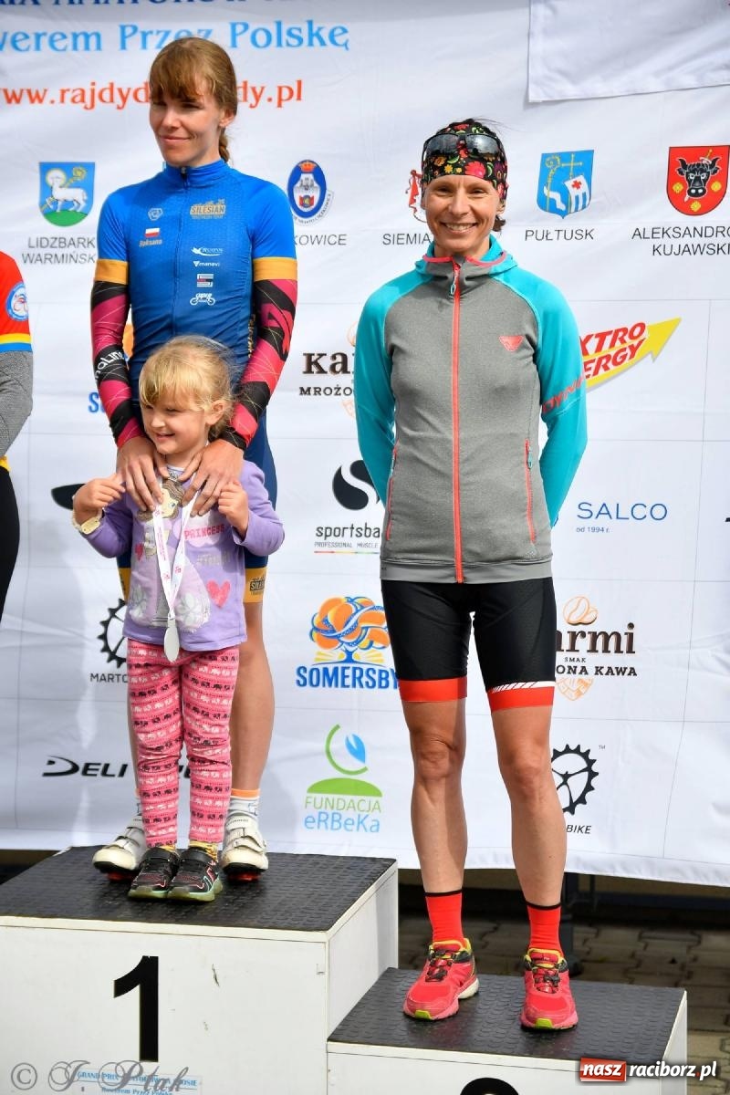 Zdjęcie w galerii na portalu naszraciborz.pl: Grand Prix Amatorów na Szosie - dekoracja po wyścigach w Raciborzu wiadomości z regionu