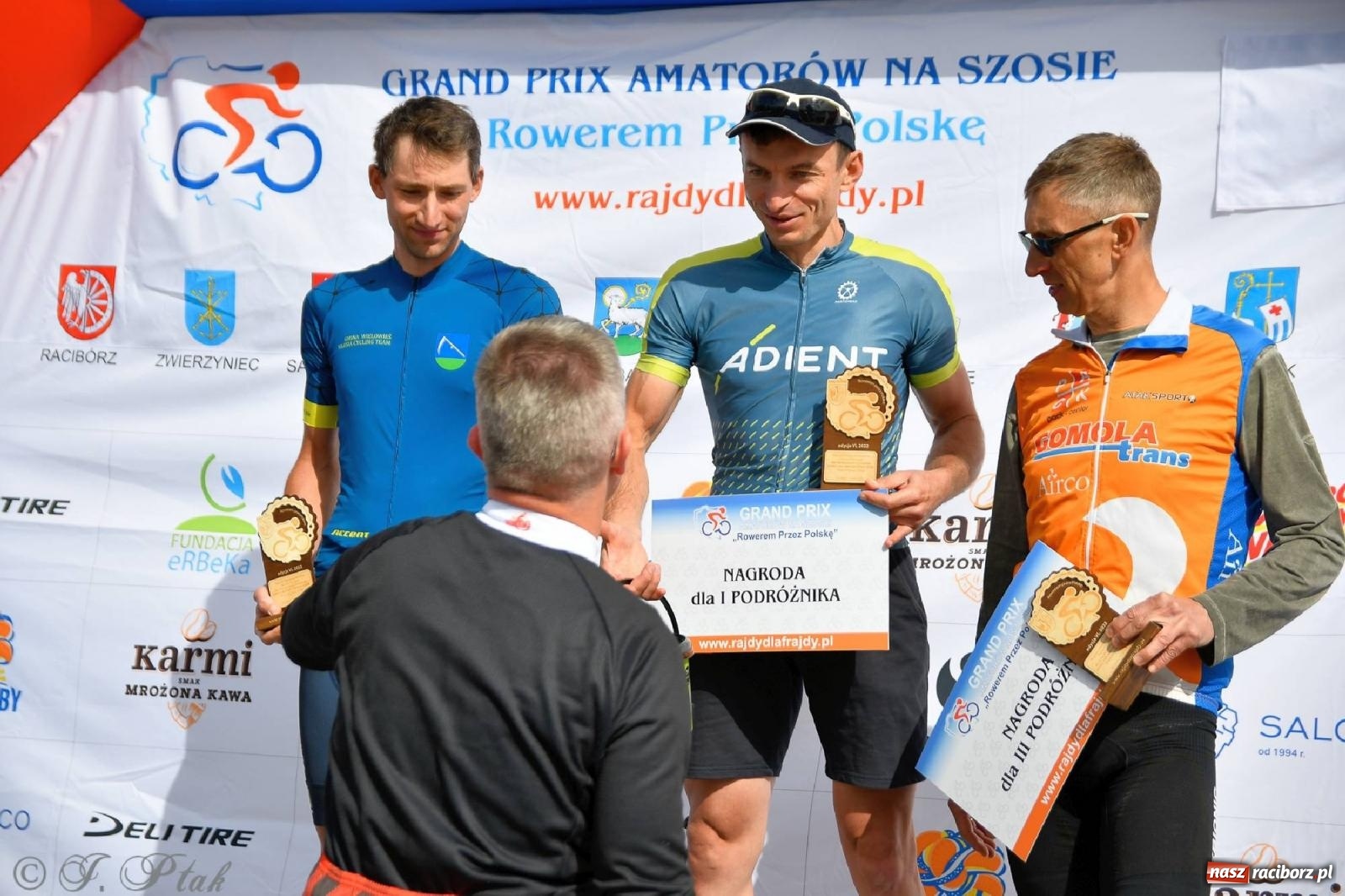 Zdjęcie w galerii na portalu naszraciborz.pl: Grand Prix Amatorów na Szosie - dekoracja po wyścigach w Raciborzu wiadomości z regionu