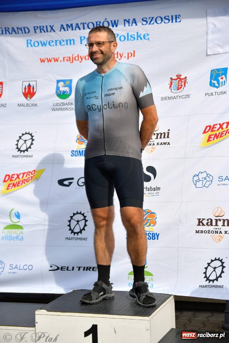 Zdjęcie w galerii na portalu naszraciborz.pl: Grand Prix Amatorów na Szosie - dekoracja po wyścigach w Raciborzu wiadomości z regionu